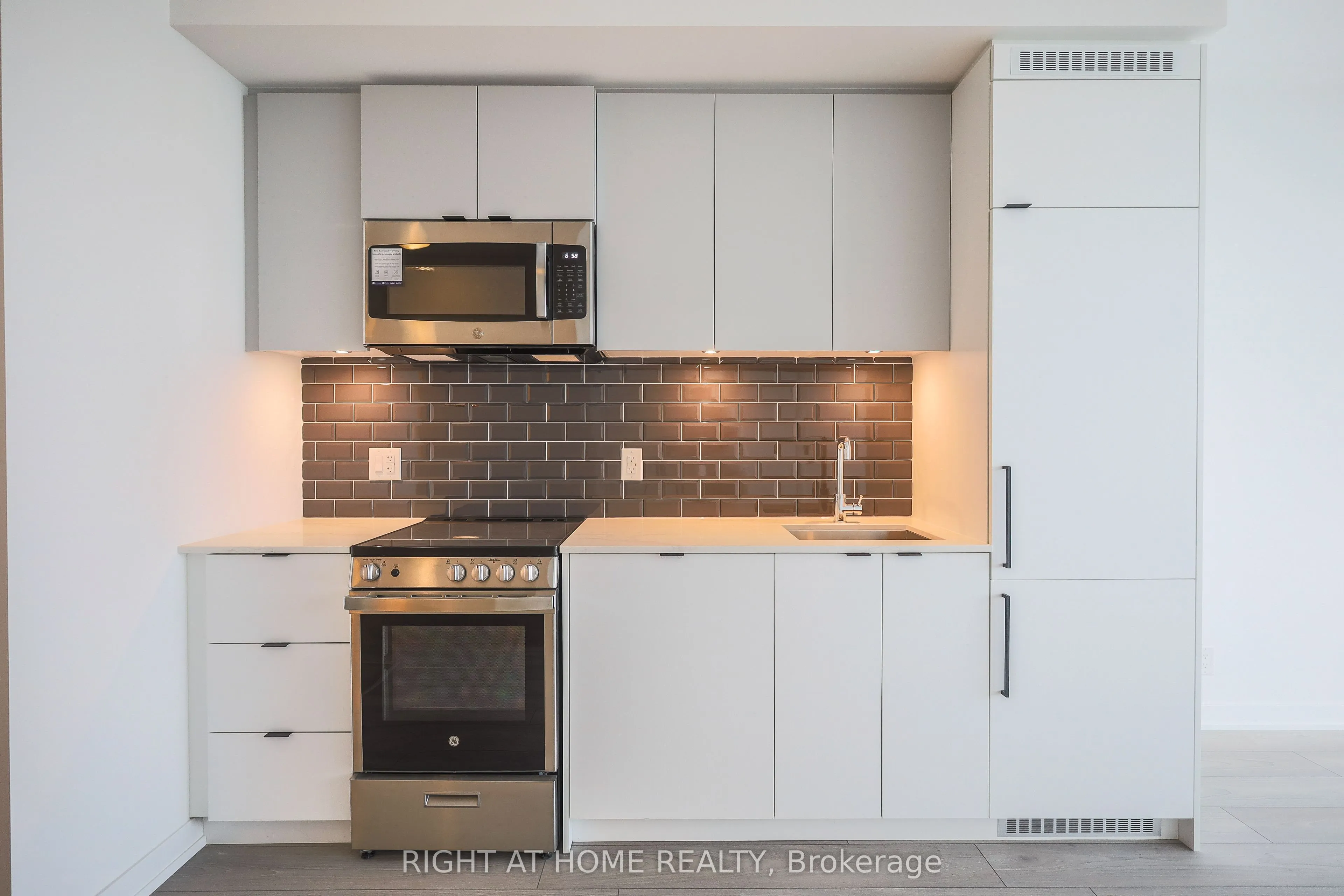 285 Dufferin Street #1209