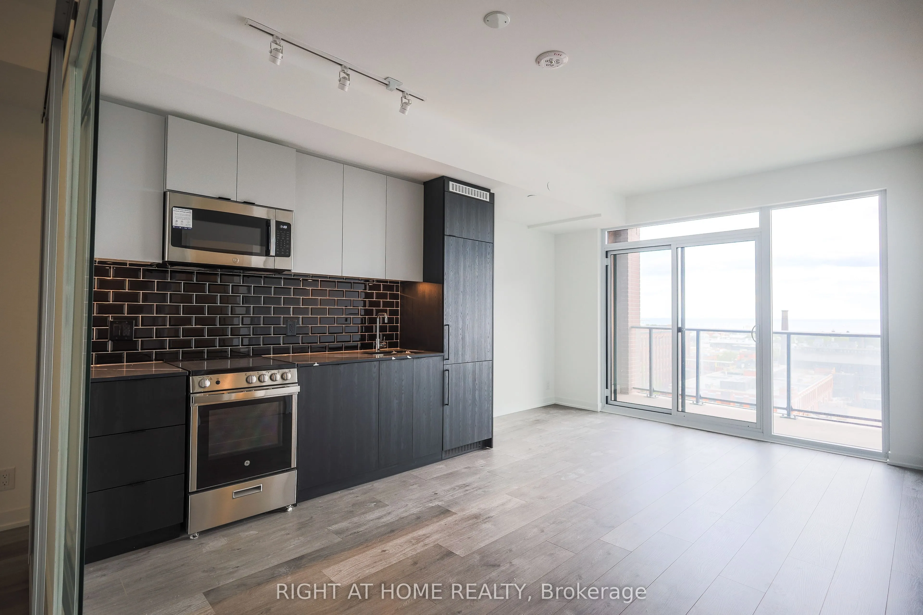 285 Dufferin Street #917