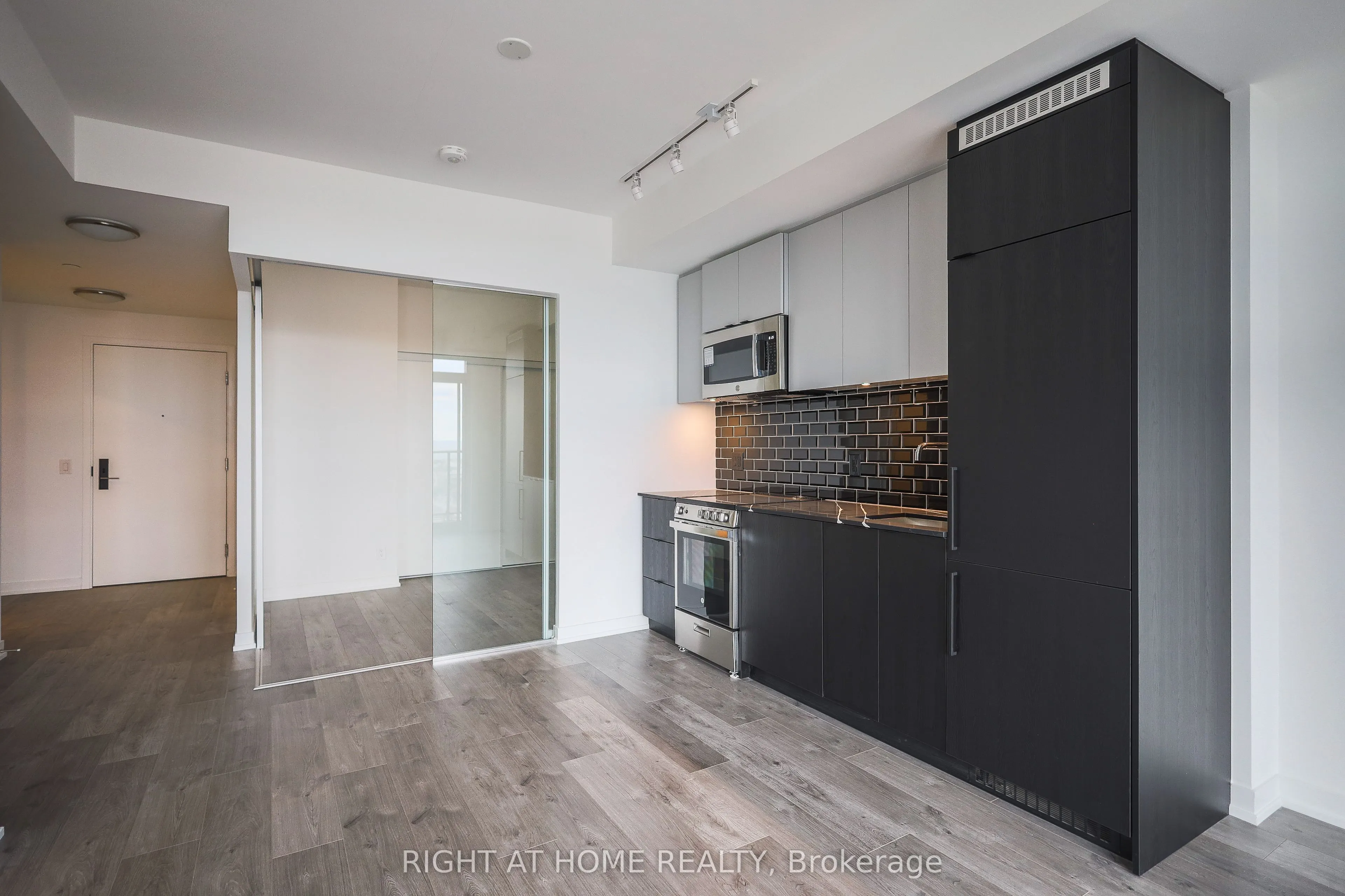 285 Dufferin Street #917