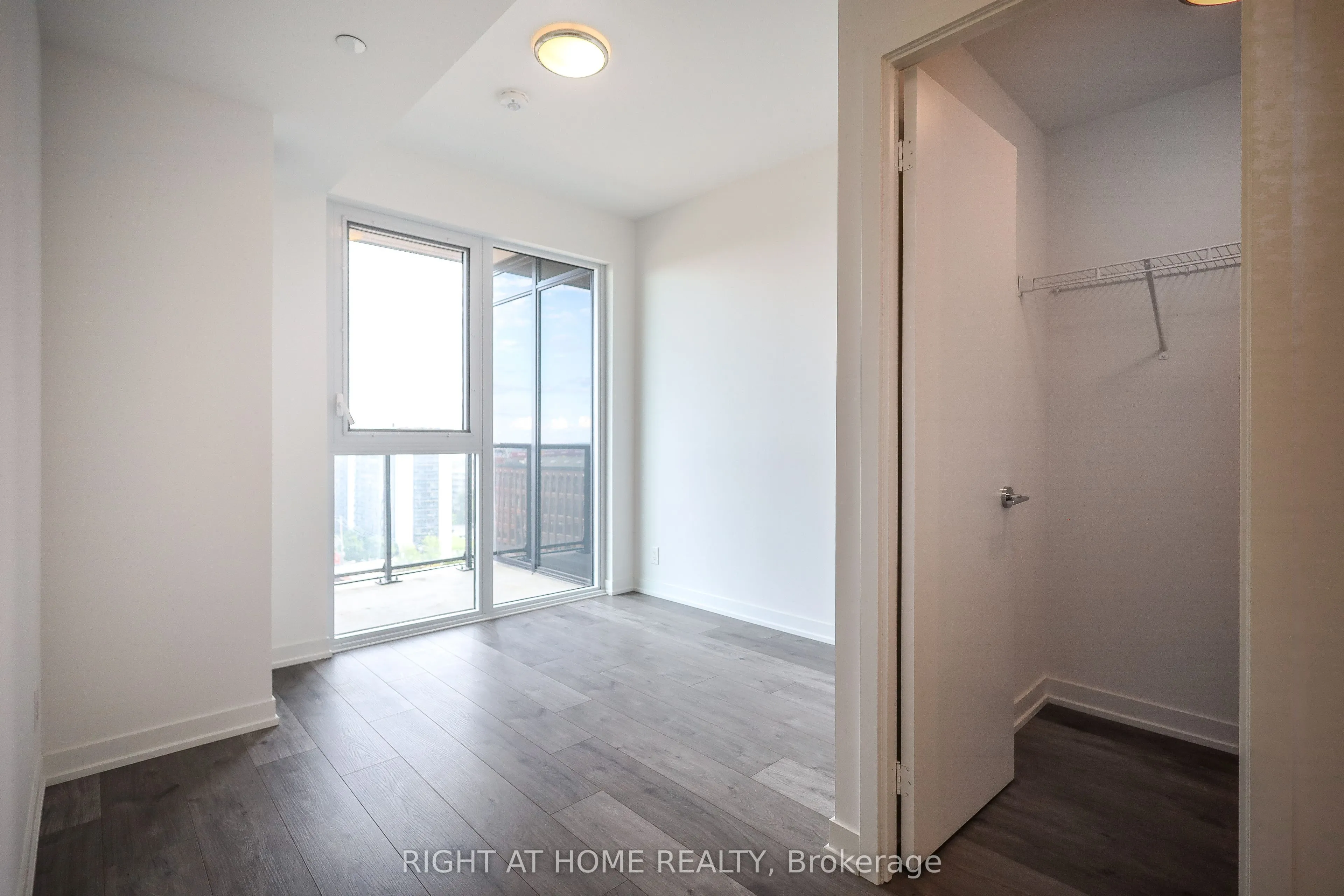 285 Dufferin Street #917