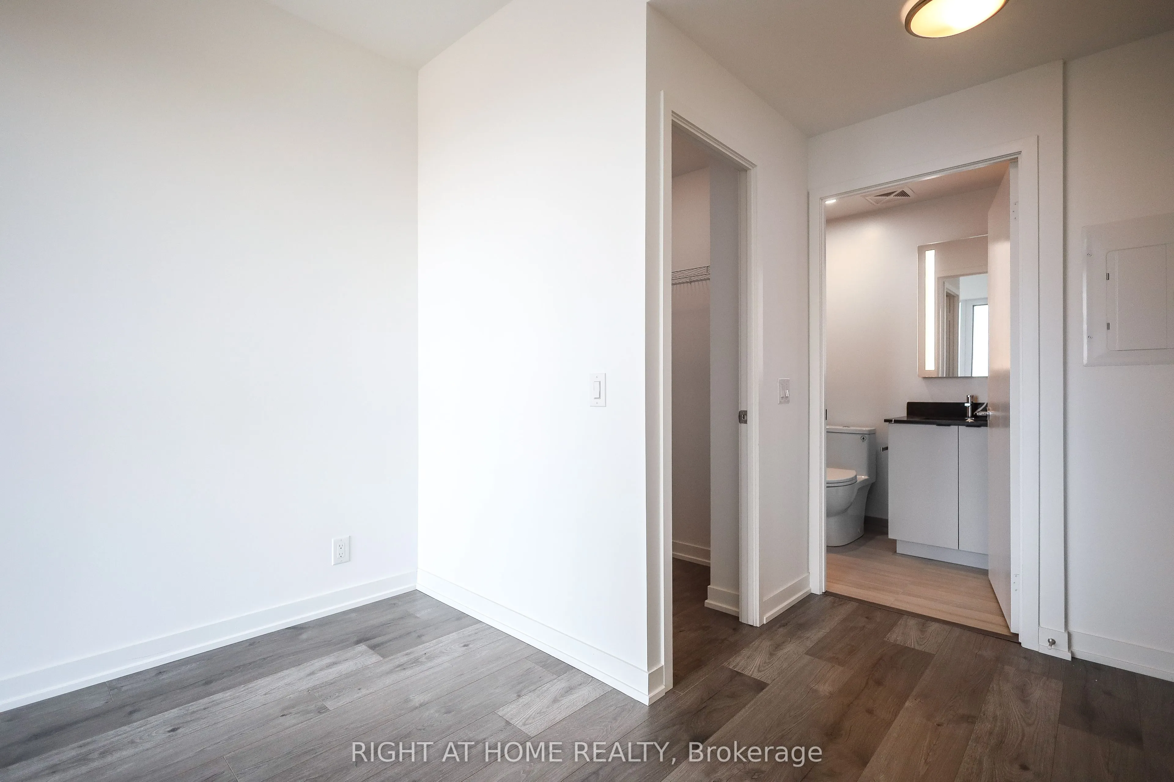 285 Dufferin Street #917