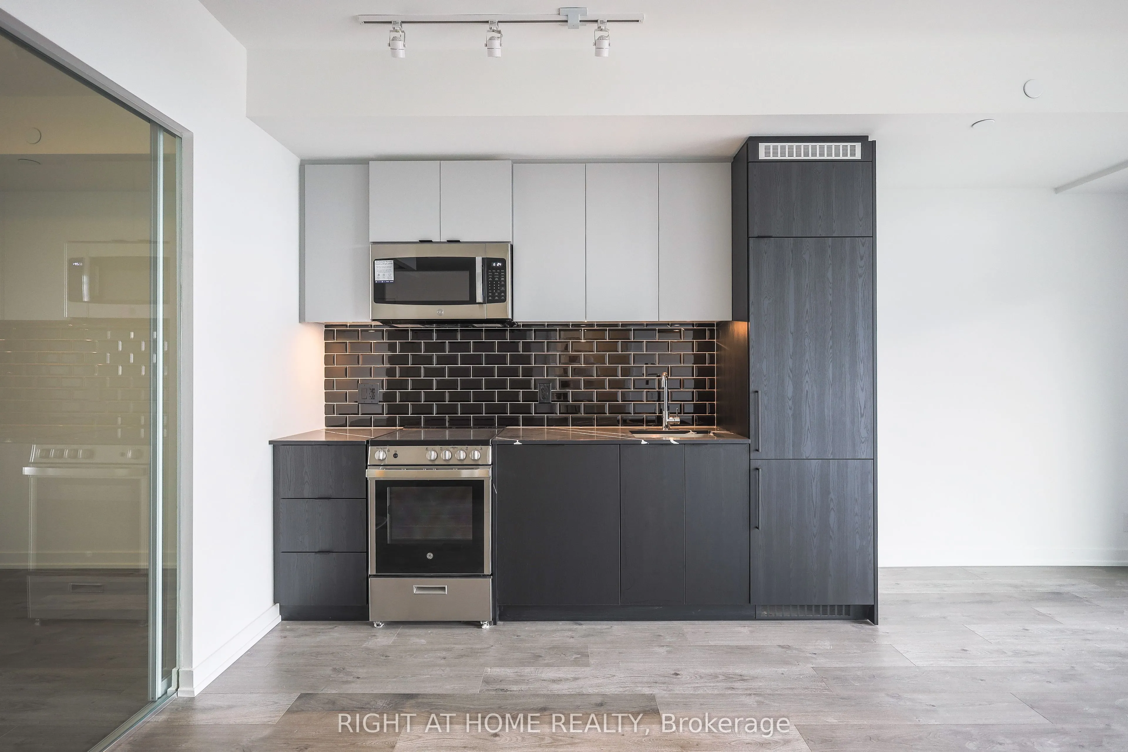 285 Dufferin Street #917