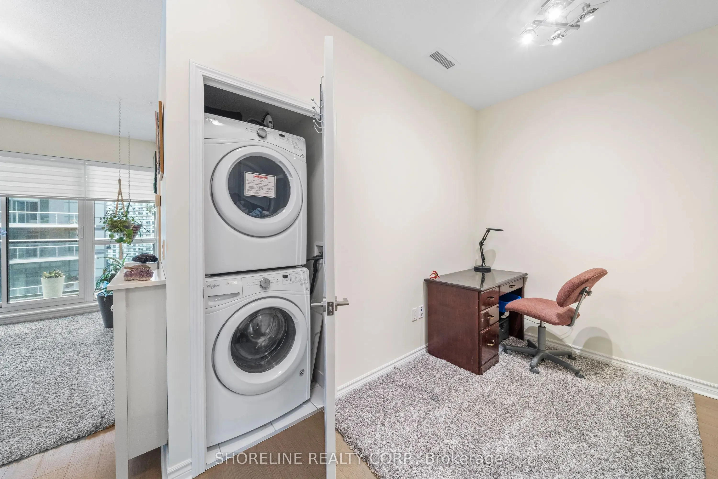 39 Annie Craig Drive #1502