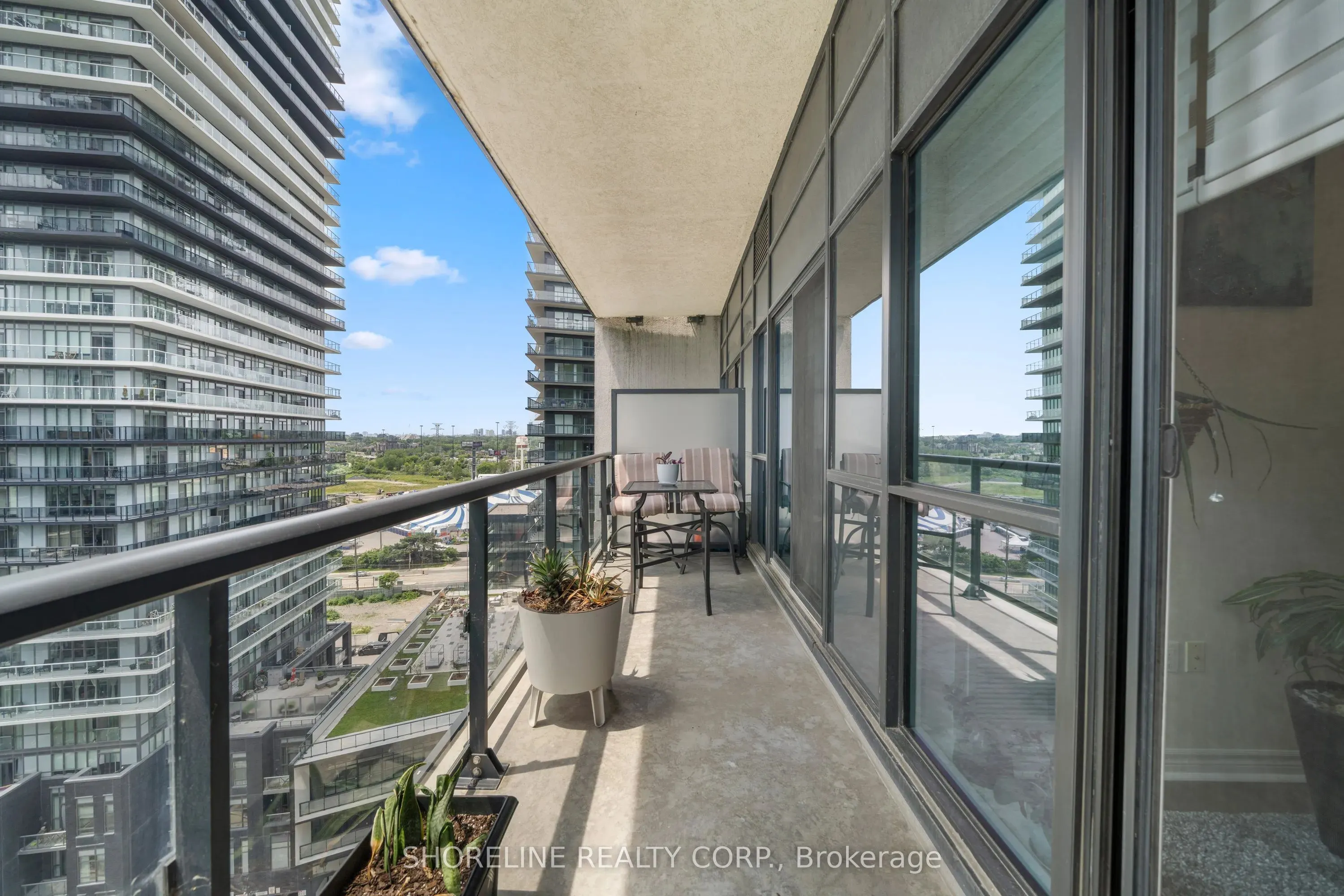 39 Annie Craig Drive #1502