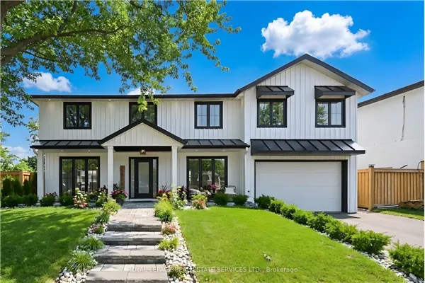 2212 Urwin Crescent