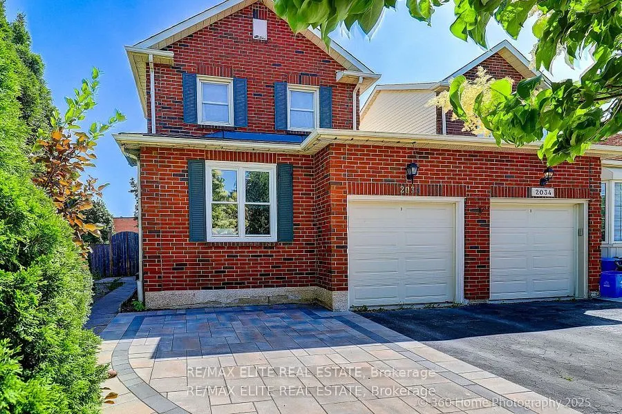 2032 Glenada Crescent