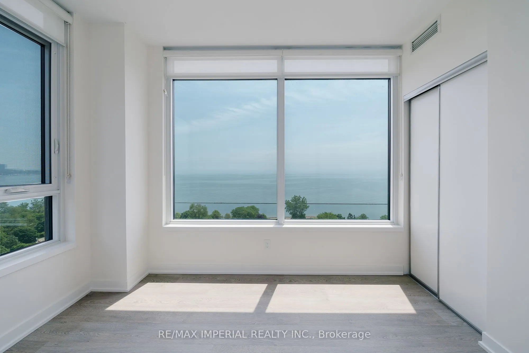 1926 Lakeshore Boulevard W #1607