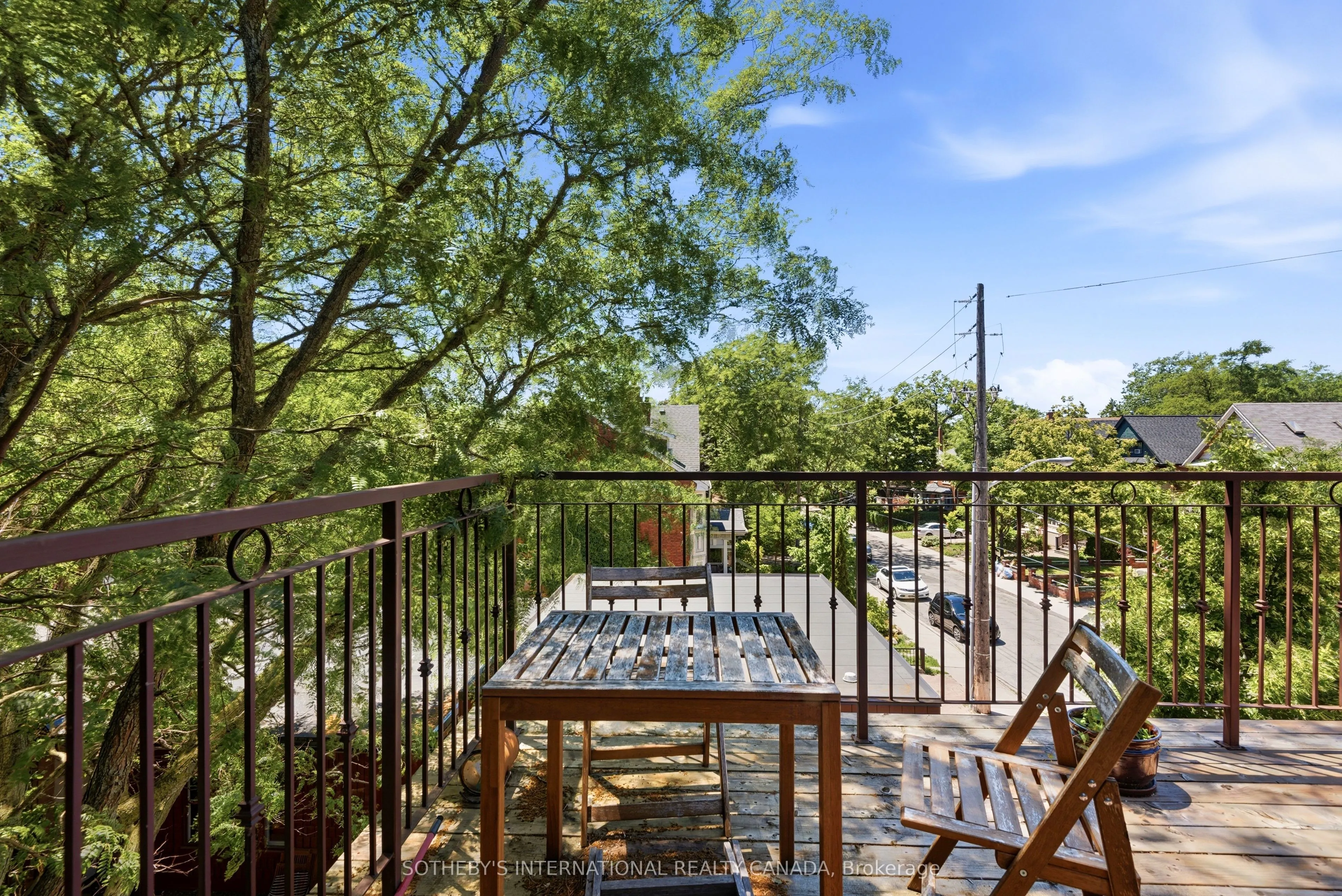 376 Sunnyside Avenue