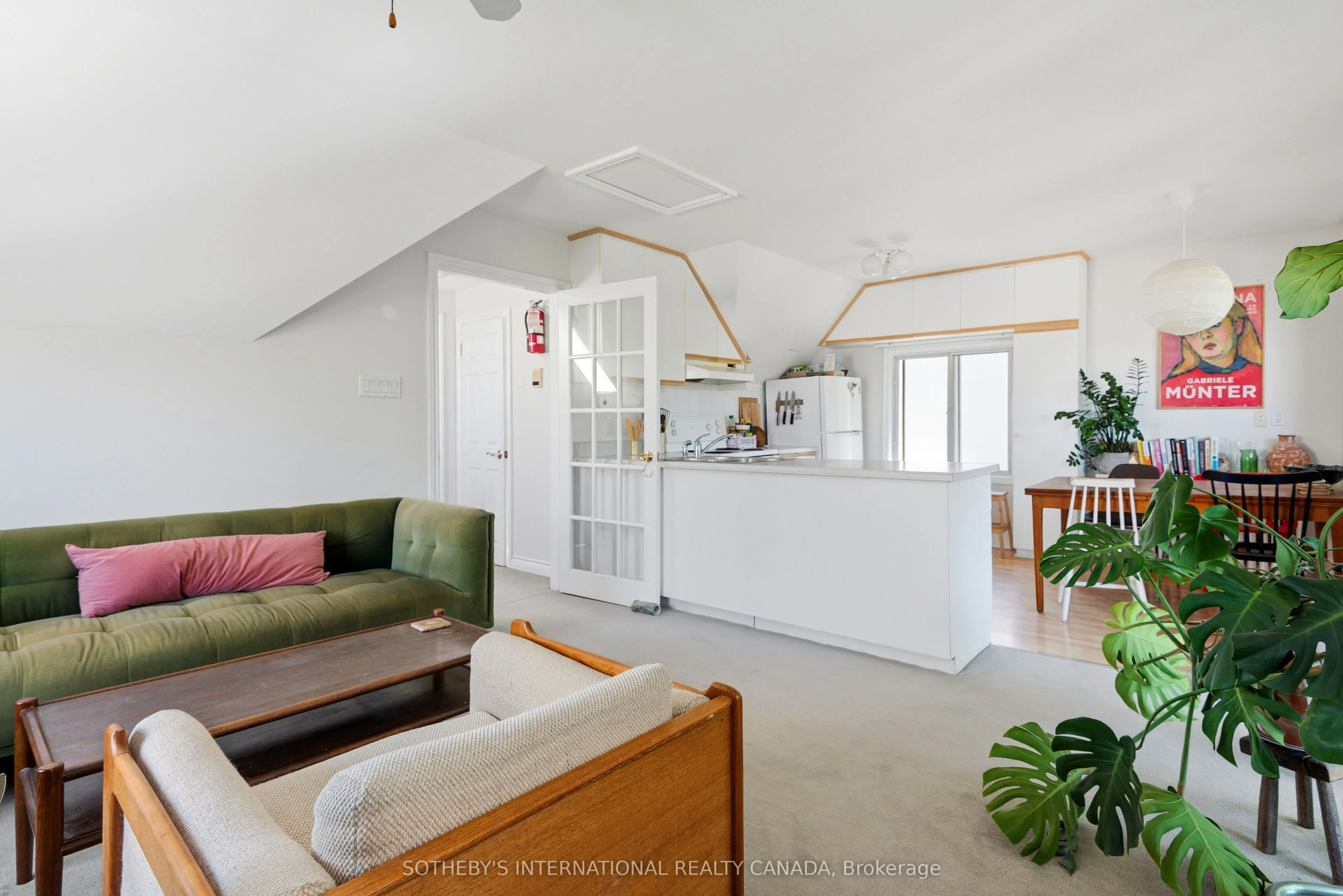 376 Sunnyside Avenue