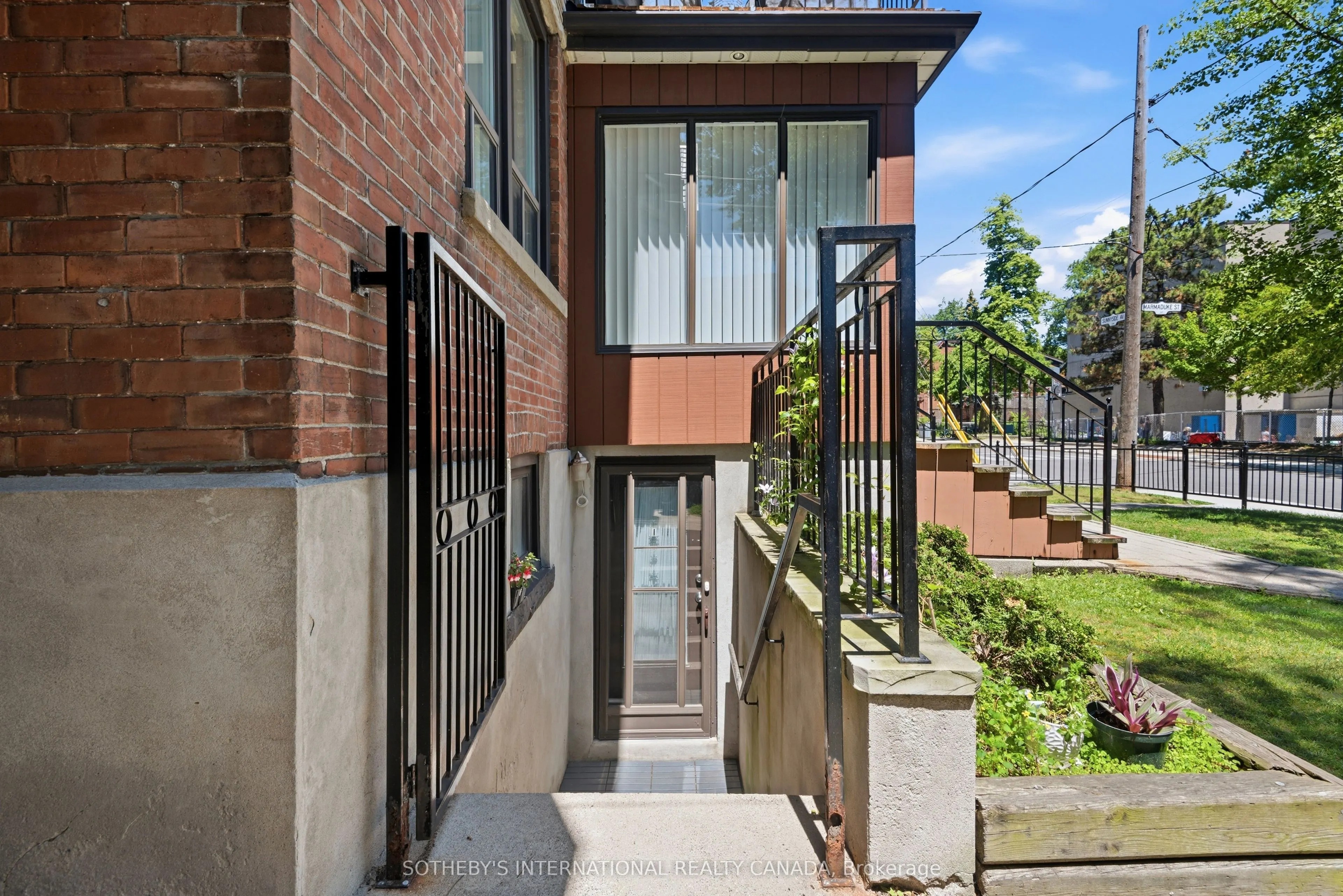 376 Sunnyside Avenue