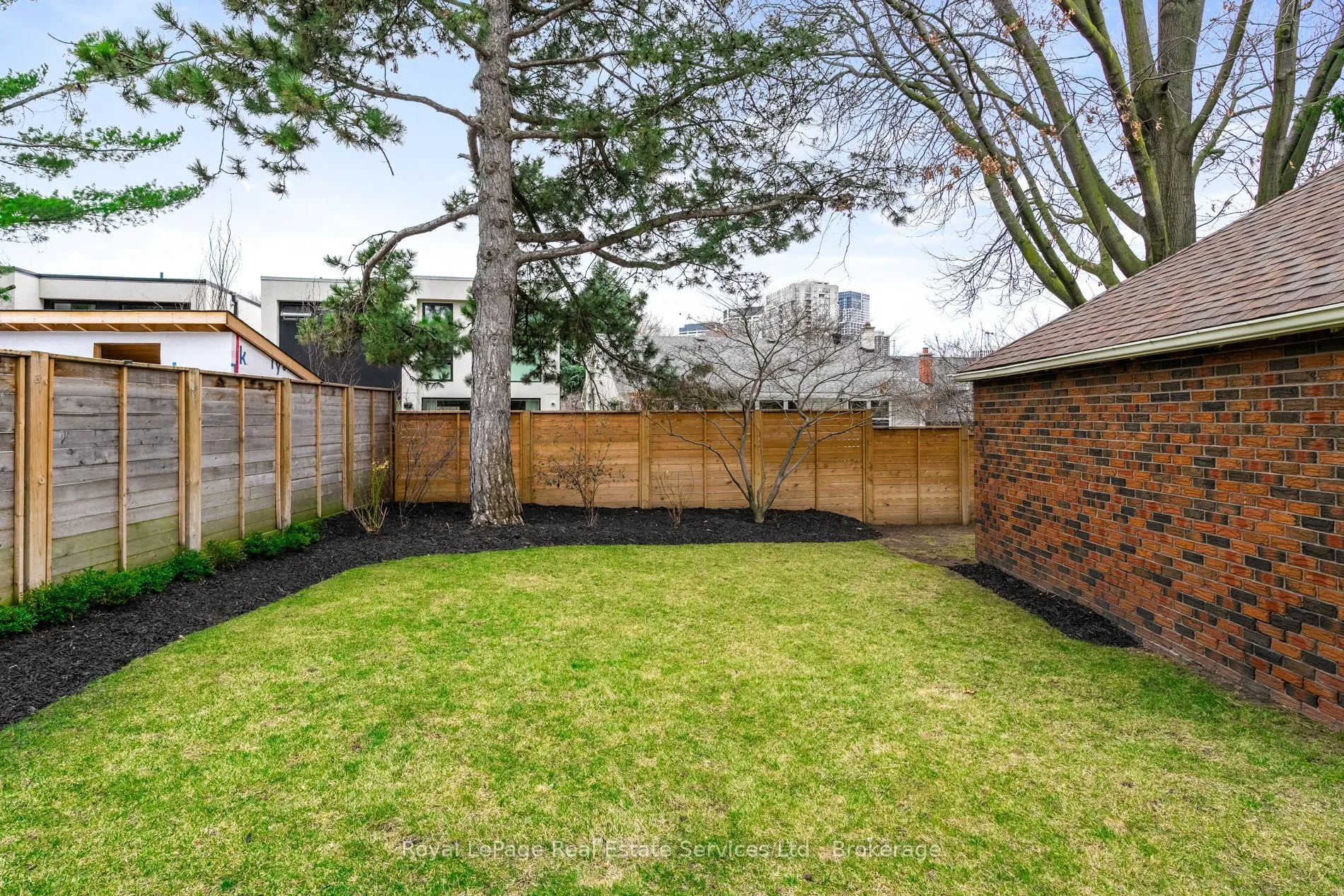 28 Thompson Avenue
