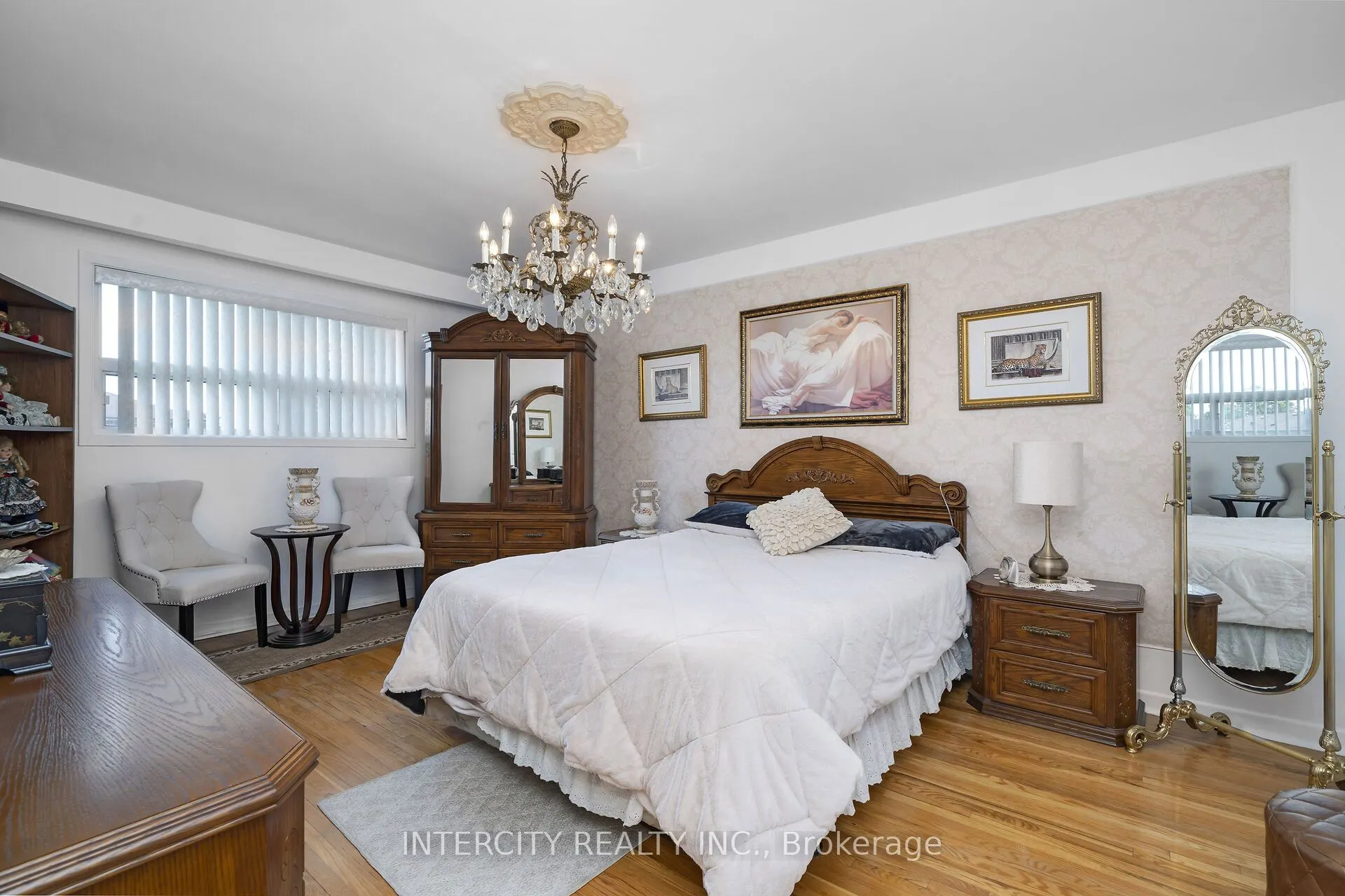 7279 Vernor Drive