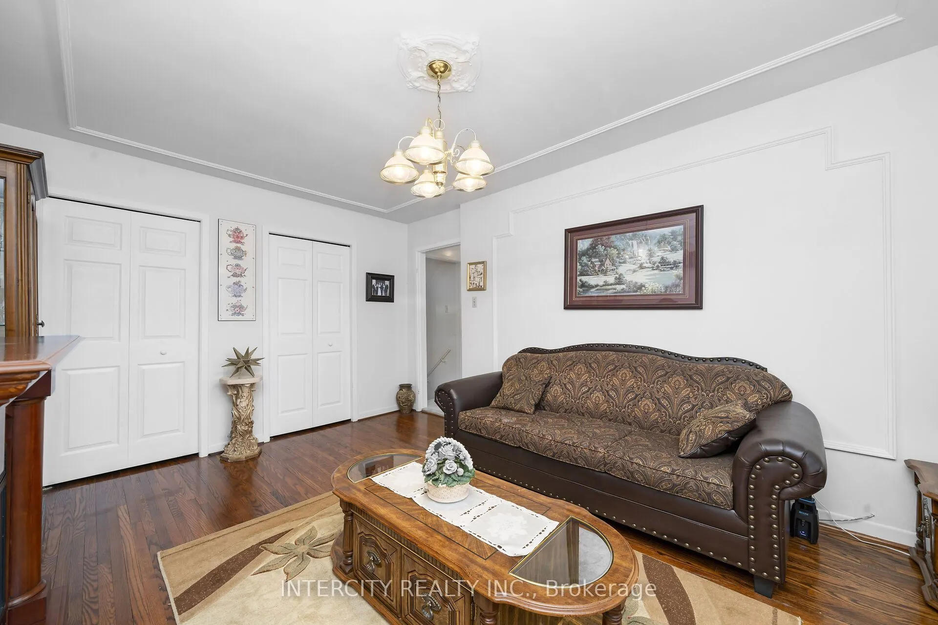 7279 Vernor Drive