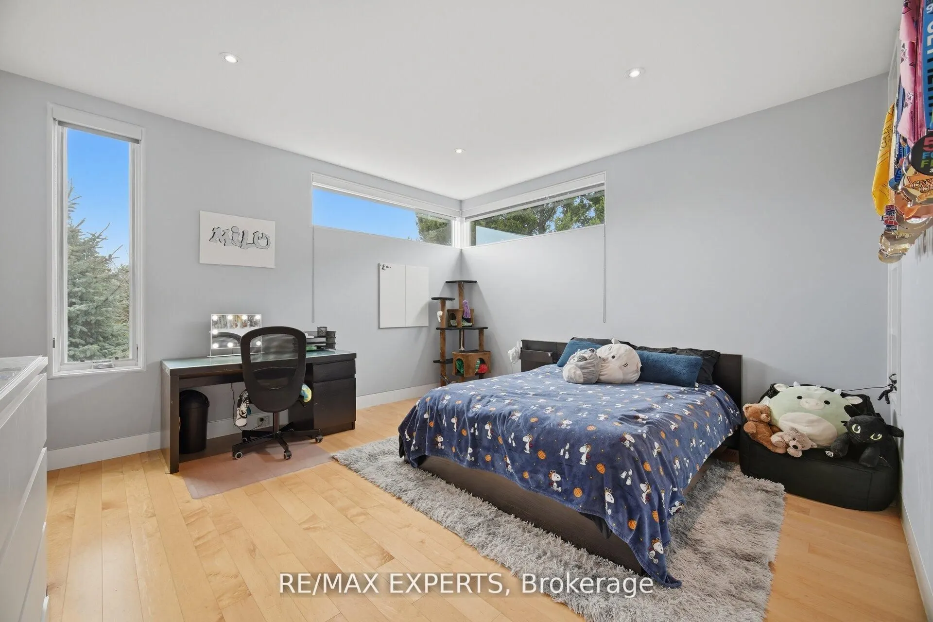 1527 Glenhill Crescent