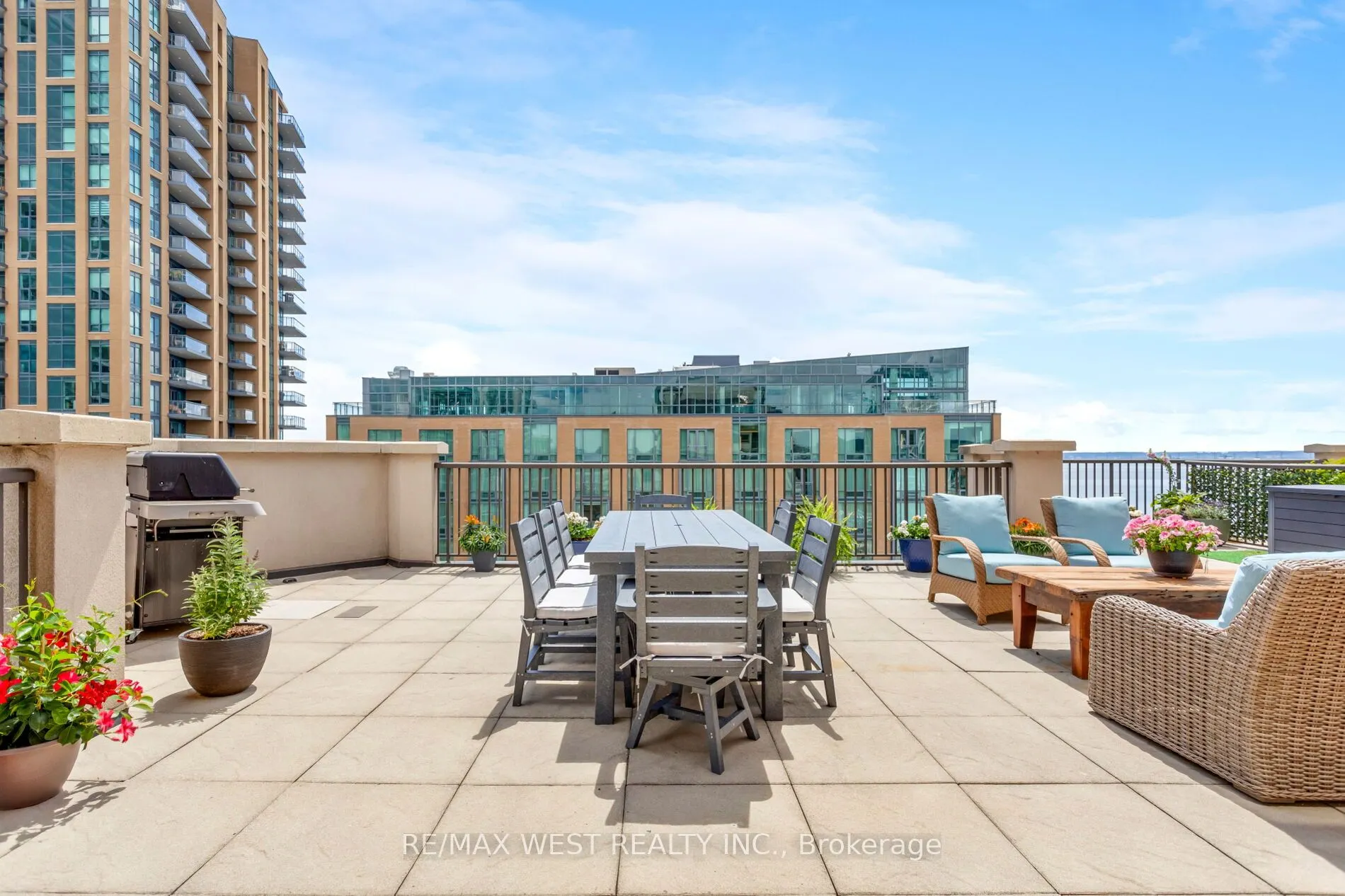 399 Elizabeth Street #905
