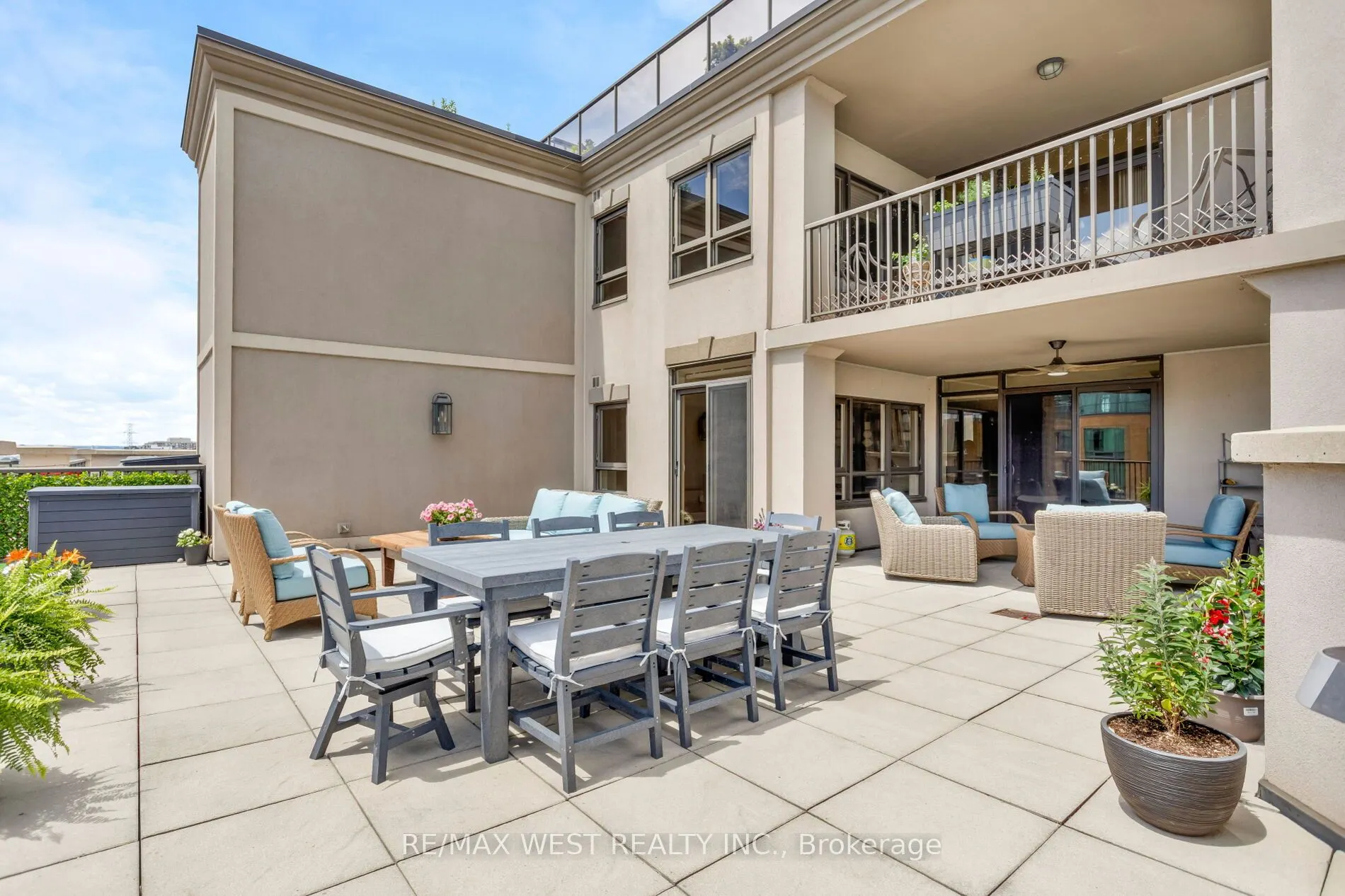 399 Elizabeth Street #905