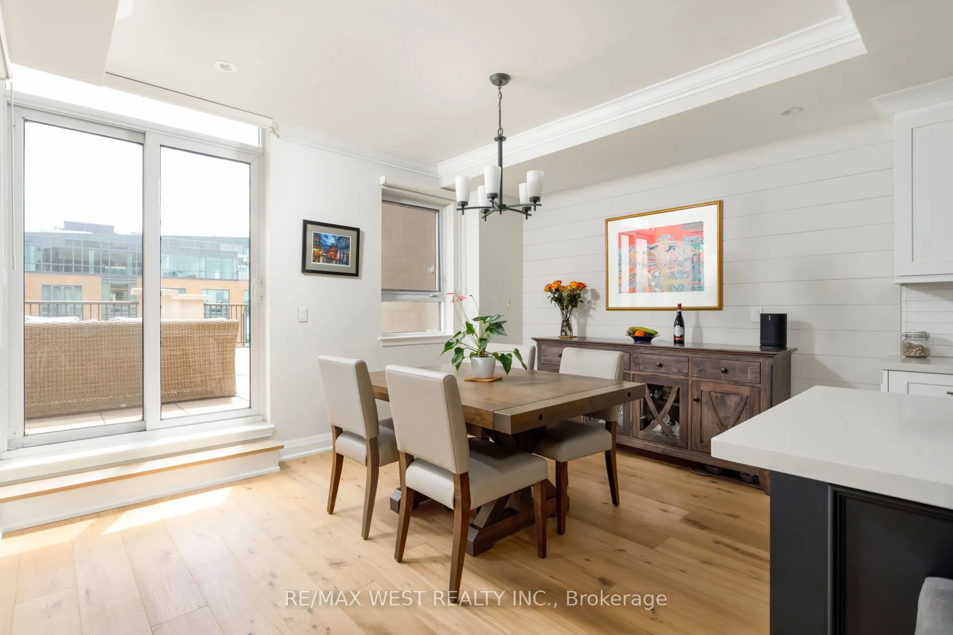 399 Elizabeth Street #905
