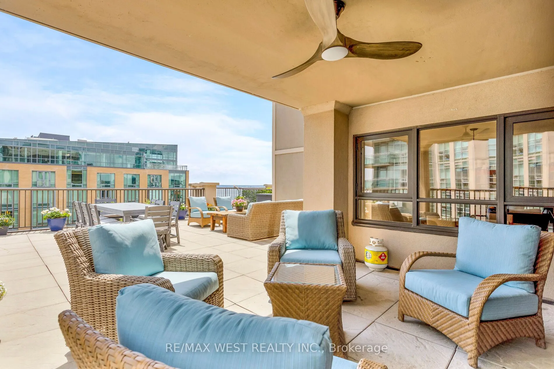 399 Elizabeth Street #905
