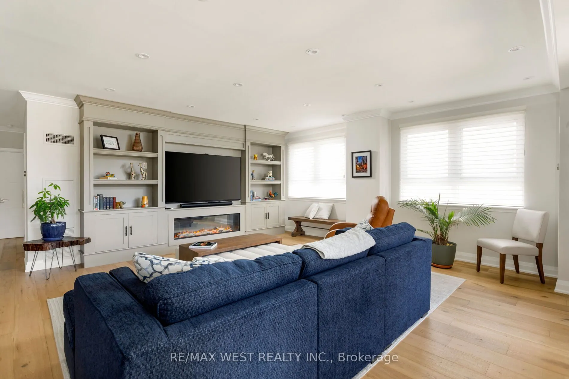 399 Elizabeth Street #905