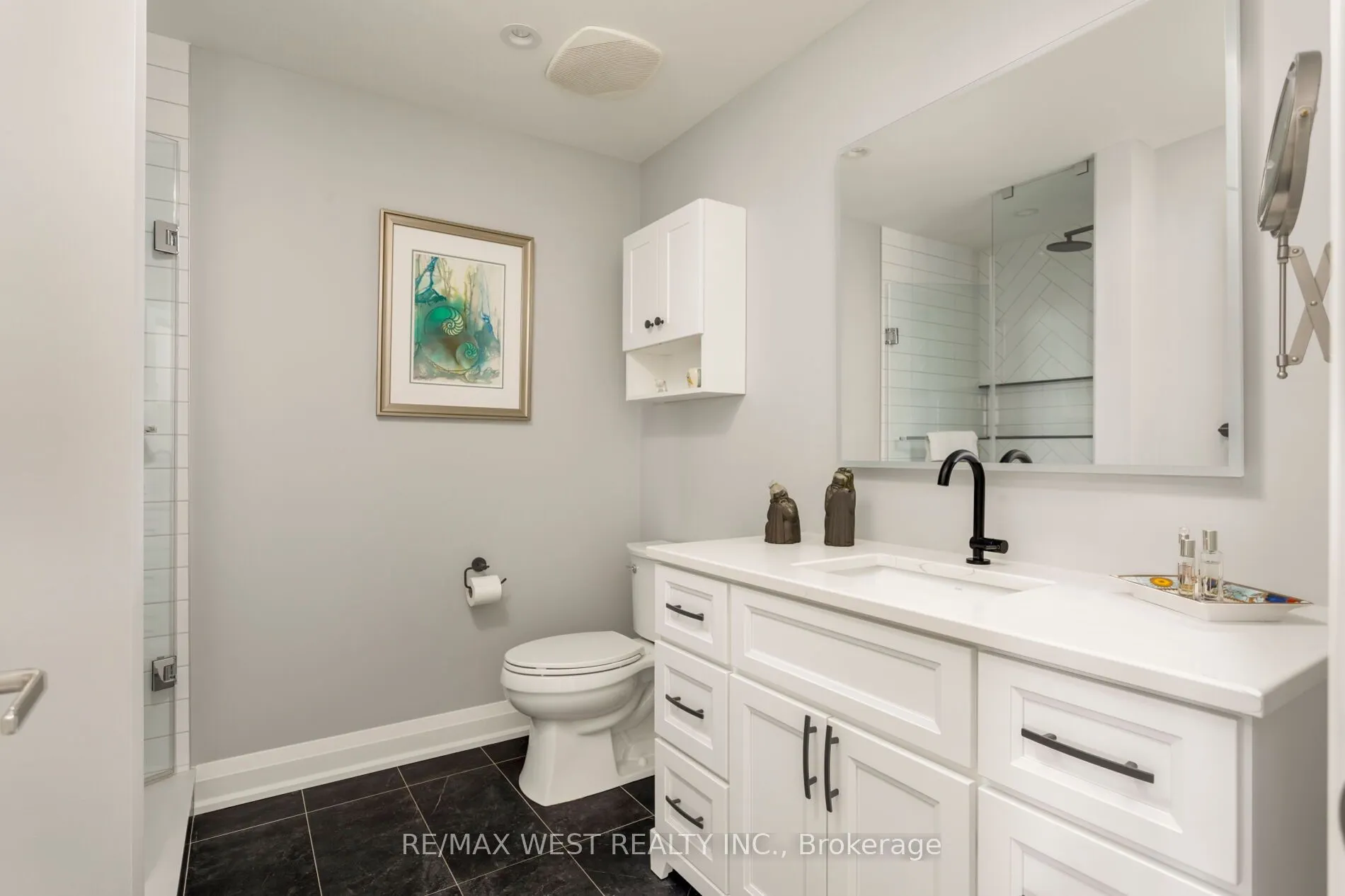 399 Elizabeth Street #905