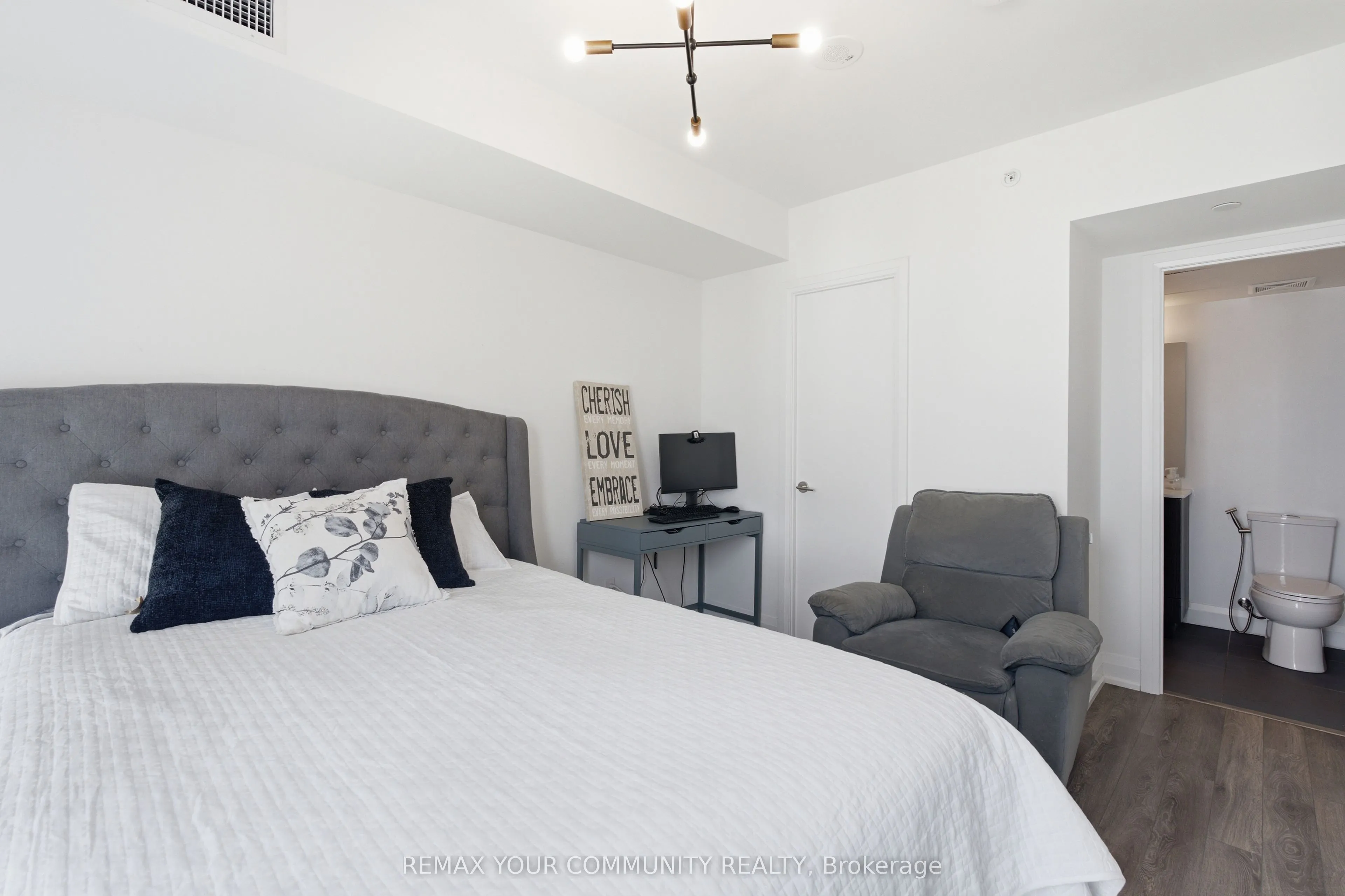1461 Lawrence Avenue #1504