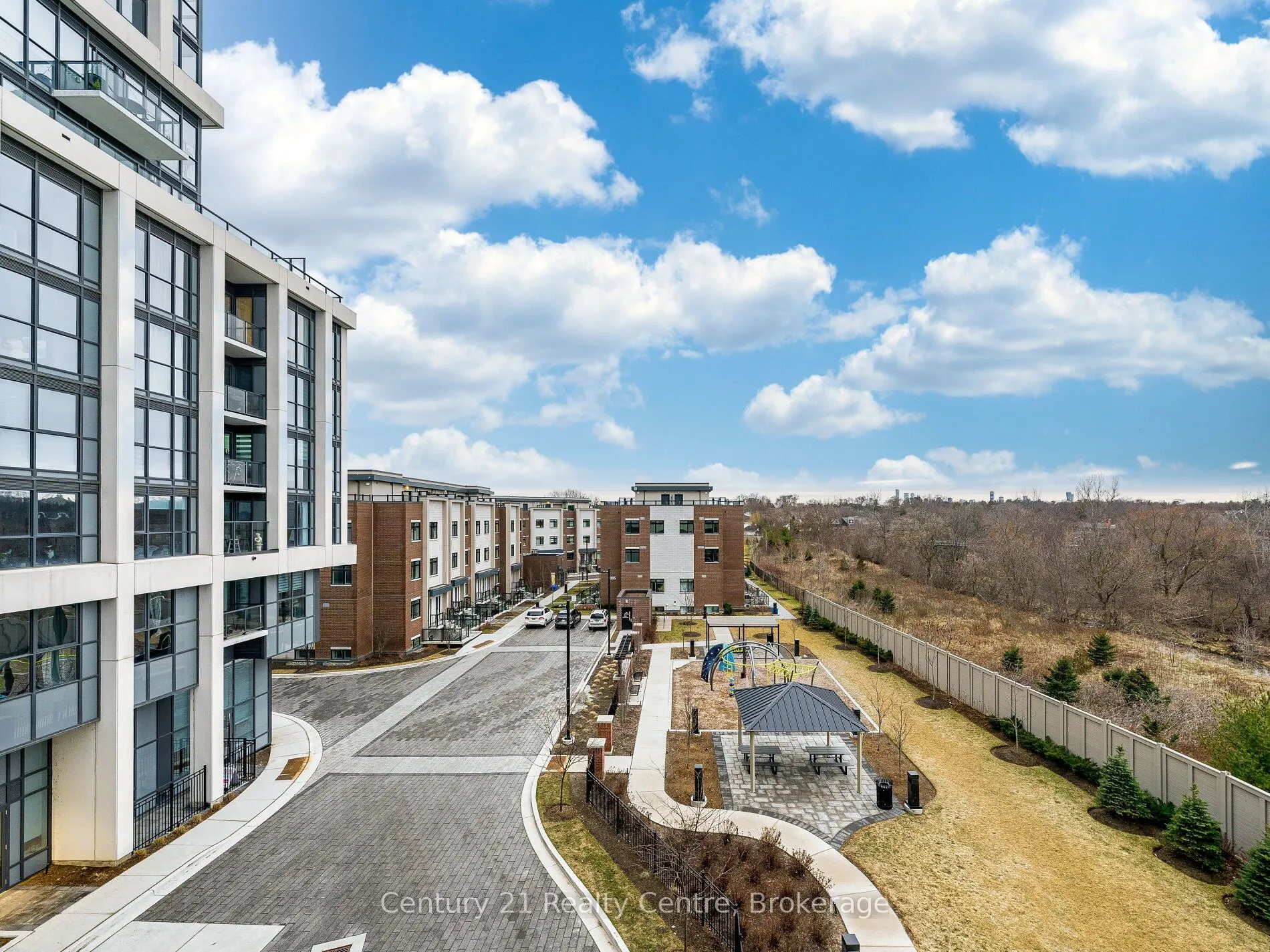 1063 Douglas McCurdy Common #303
