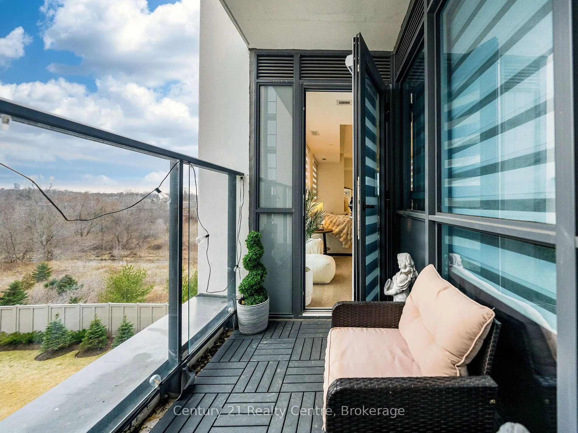 1063 Douglas McCurdy Common #303