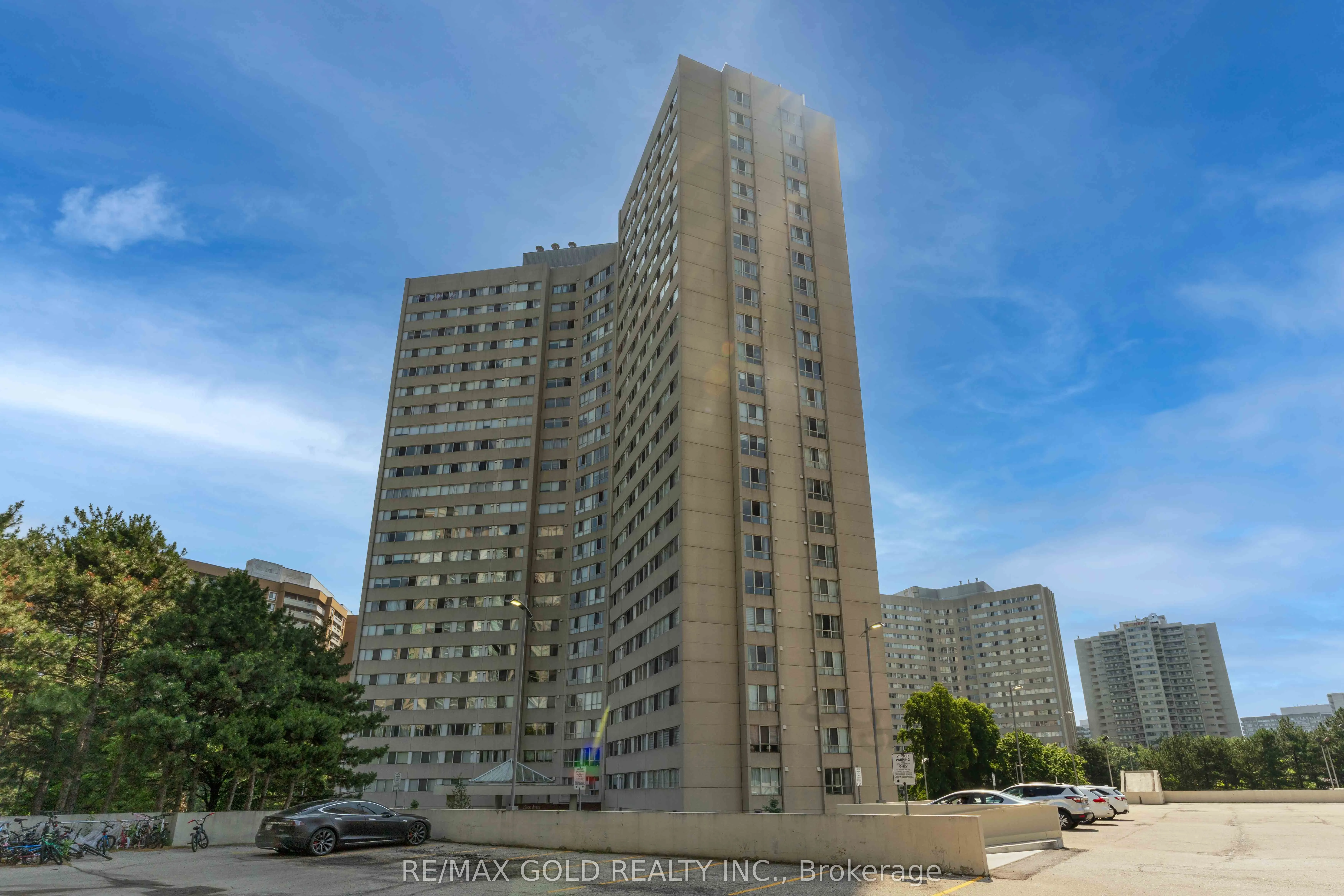3700 Kaneff Crescent #2101