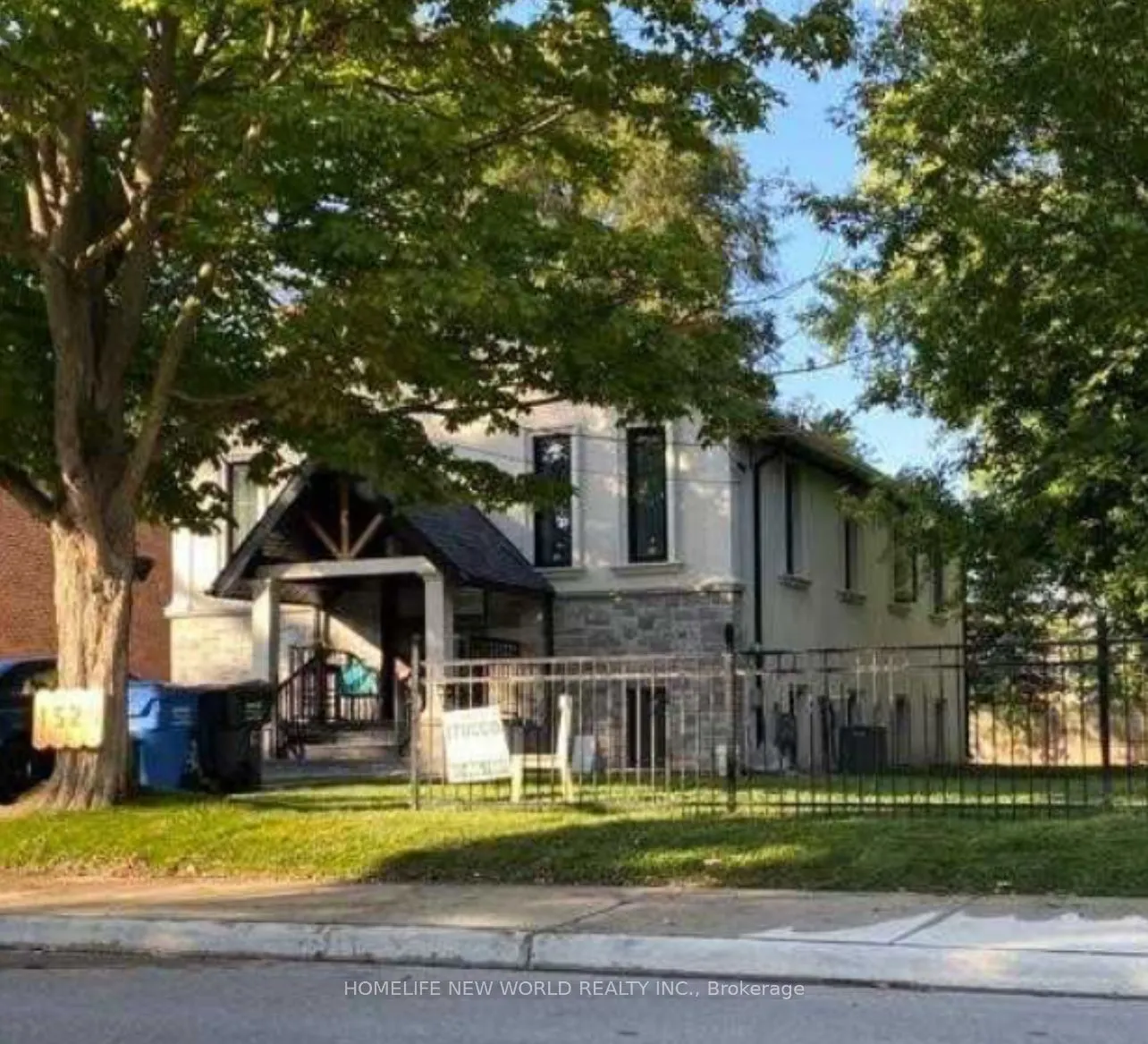 1525 Kenmuir Avenue