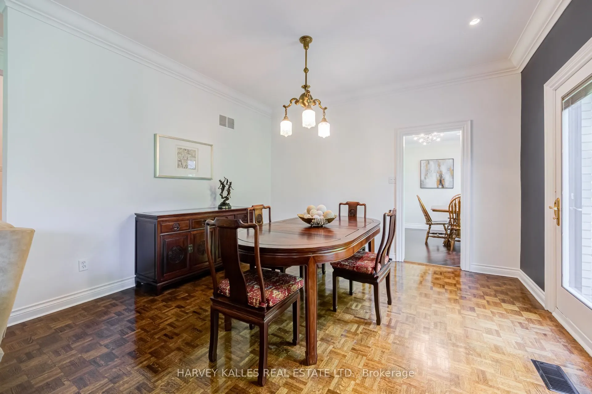 19 Ridgegate Crescent
