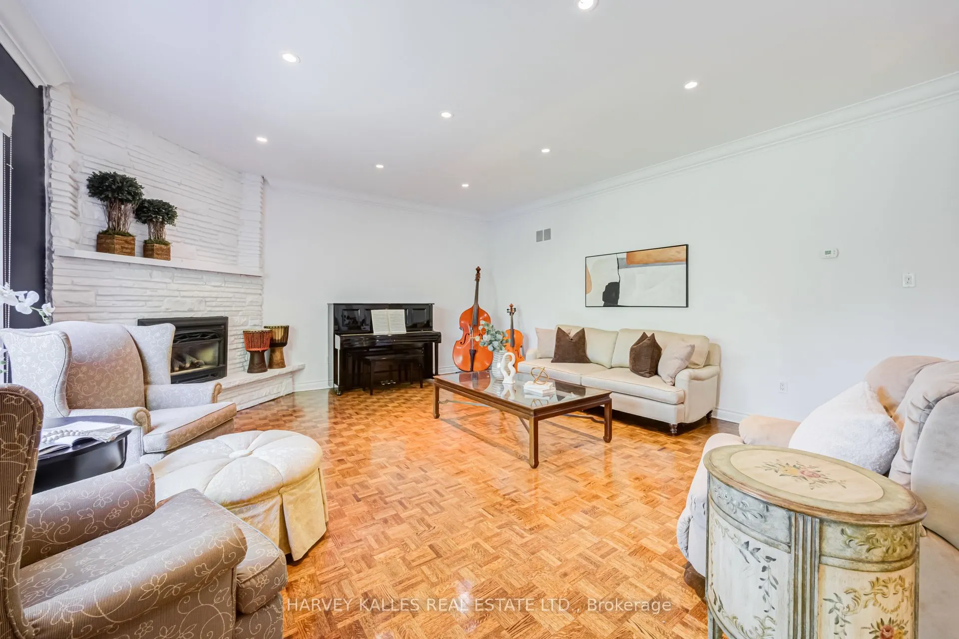 19 Ridgegate Crescent
