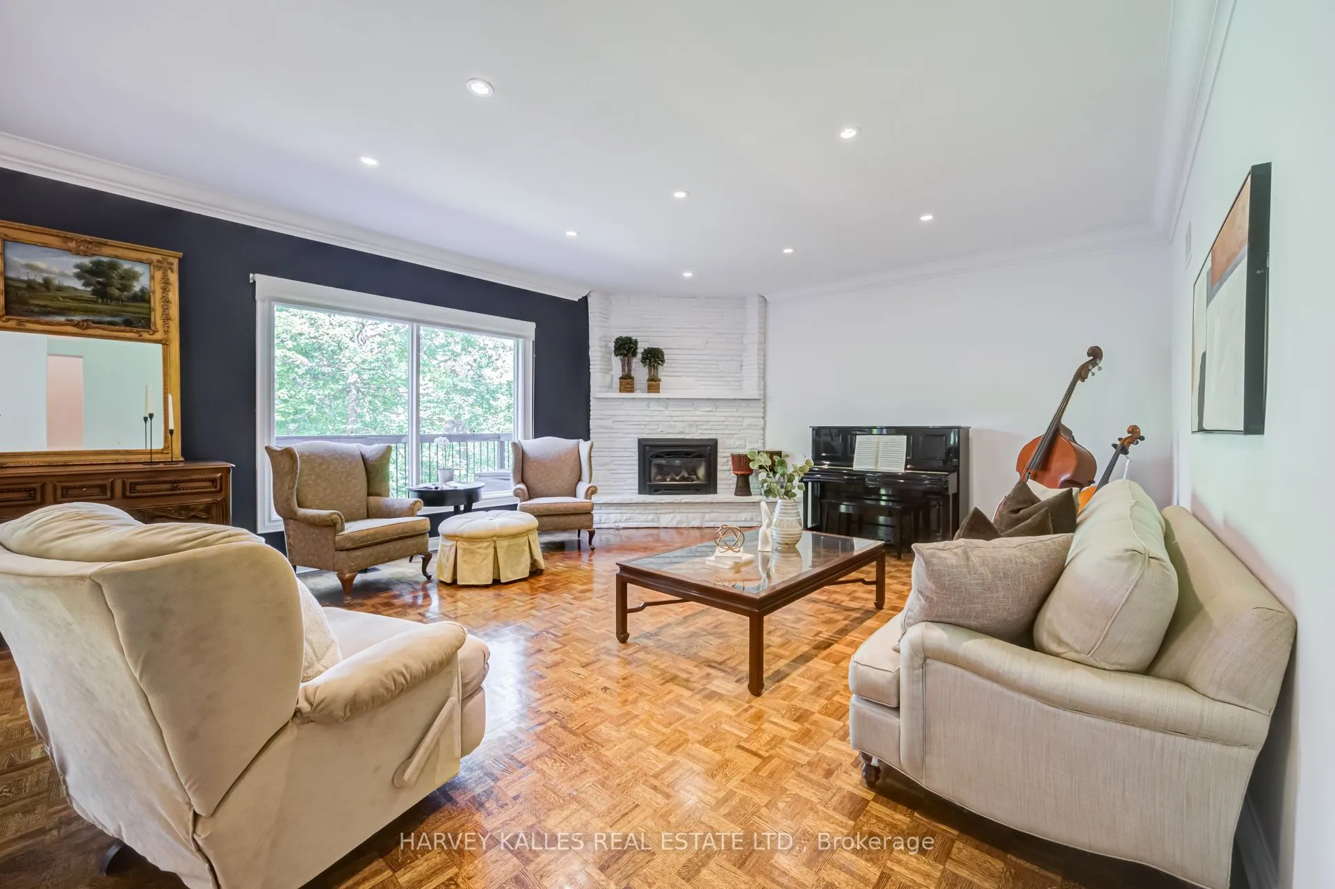 19 Ridgegate Crescent