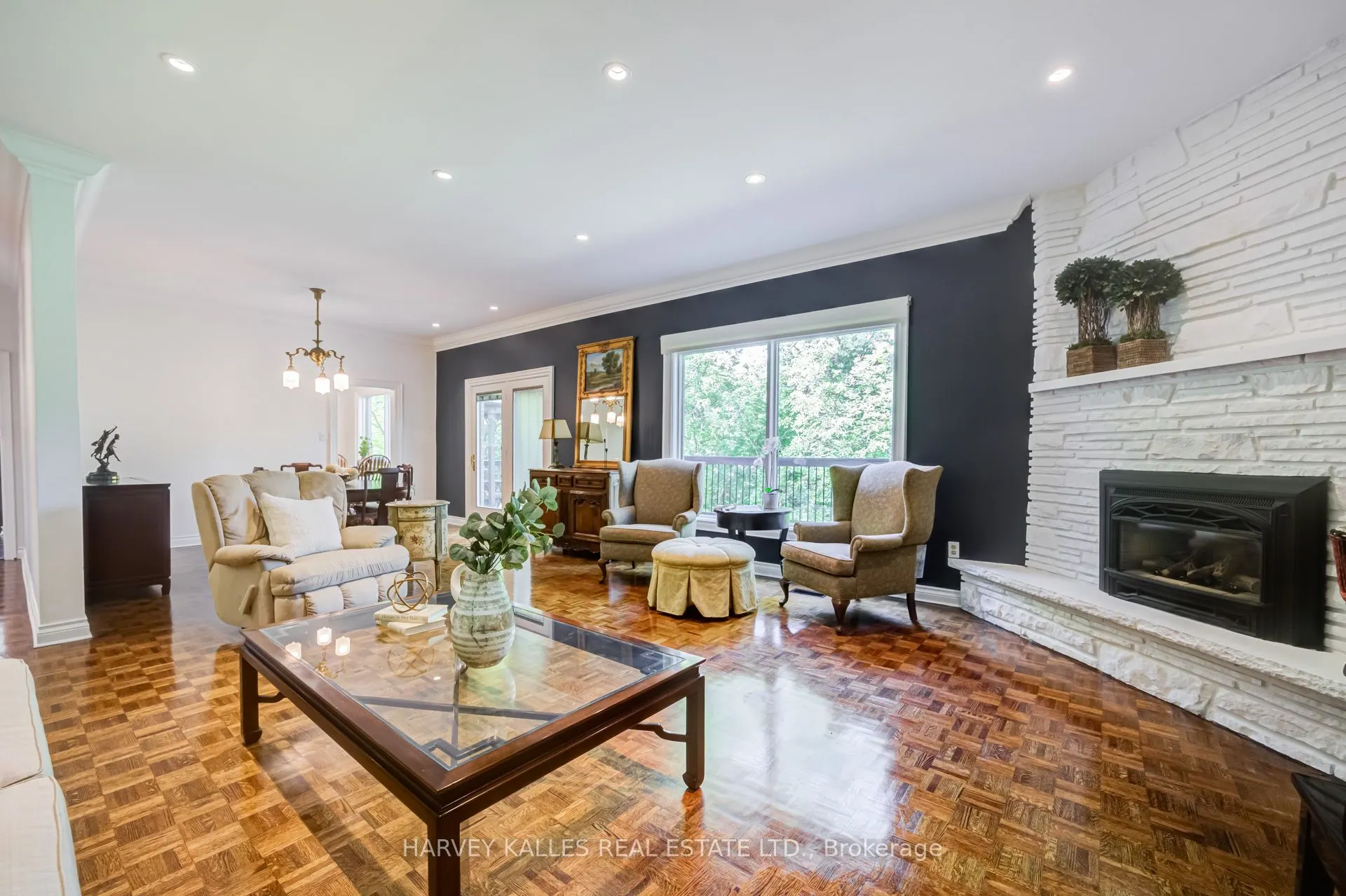 19 Ridgegate Crescent