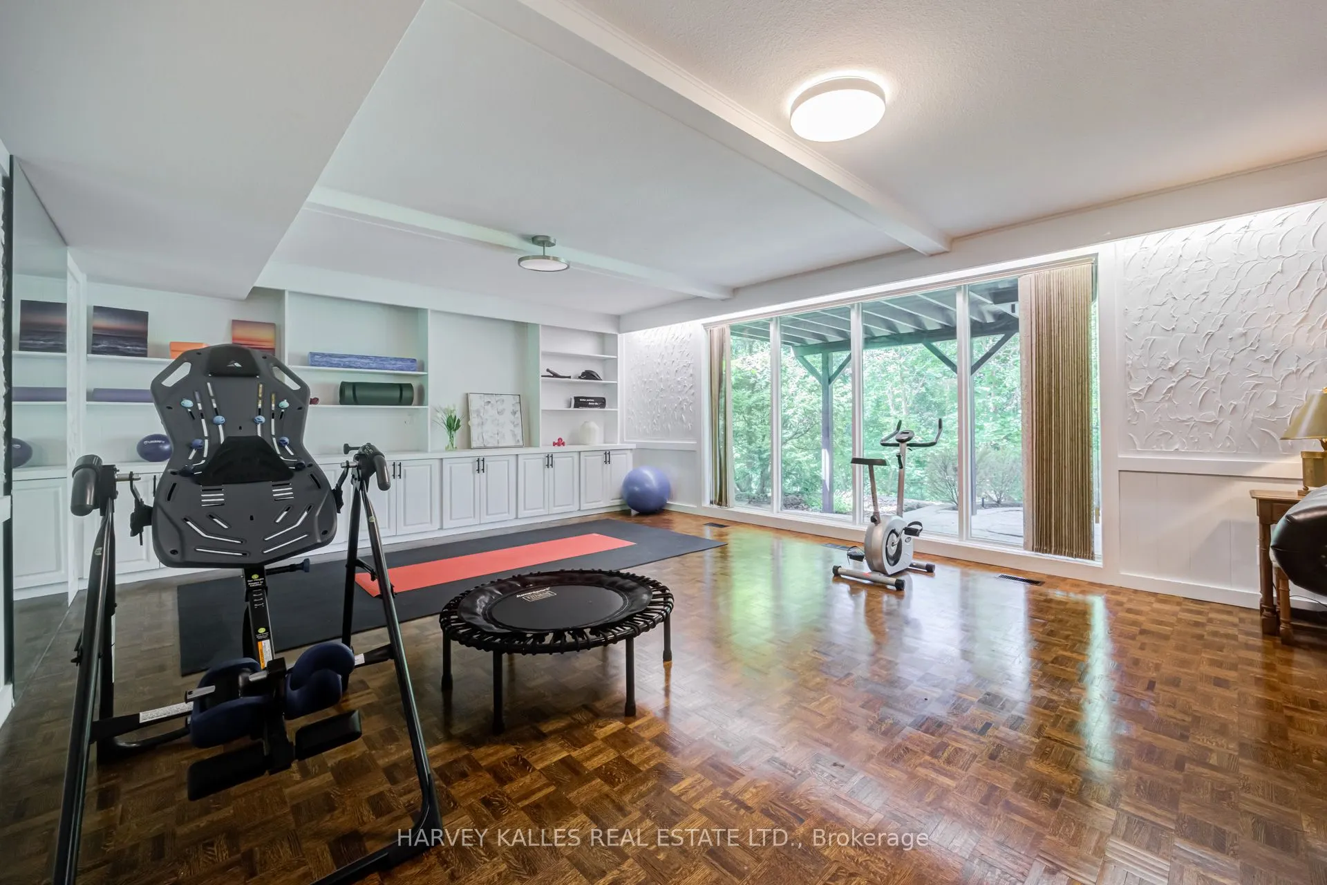 19 Ridgegate Crescent