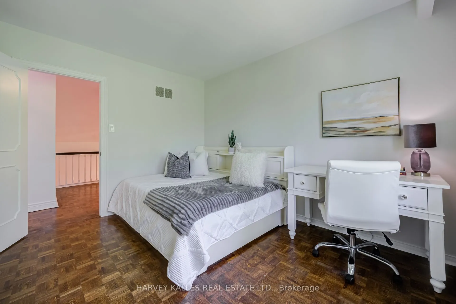 19 Ridgegate Crescent