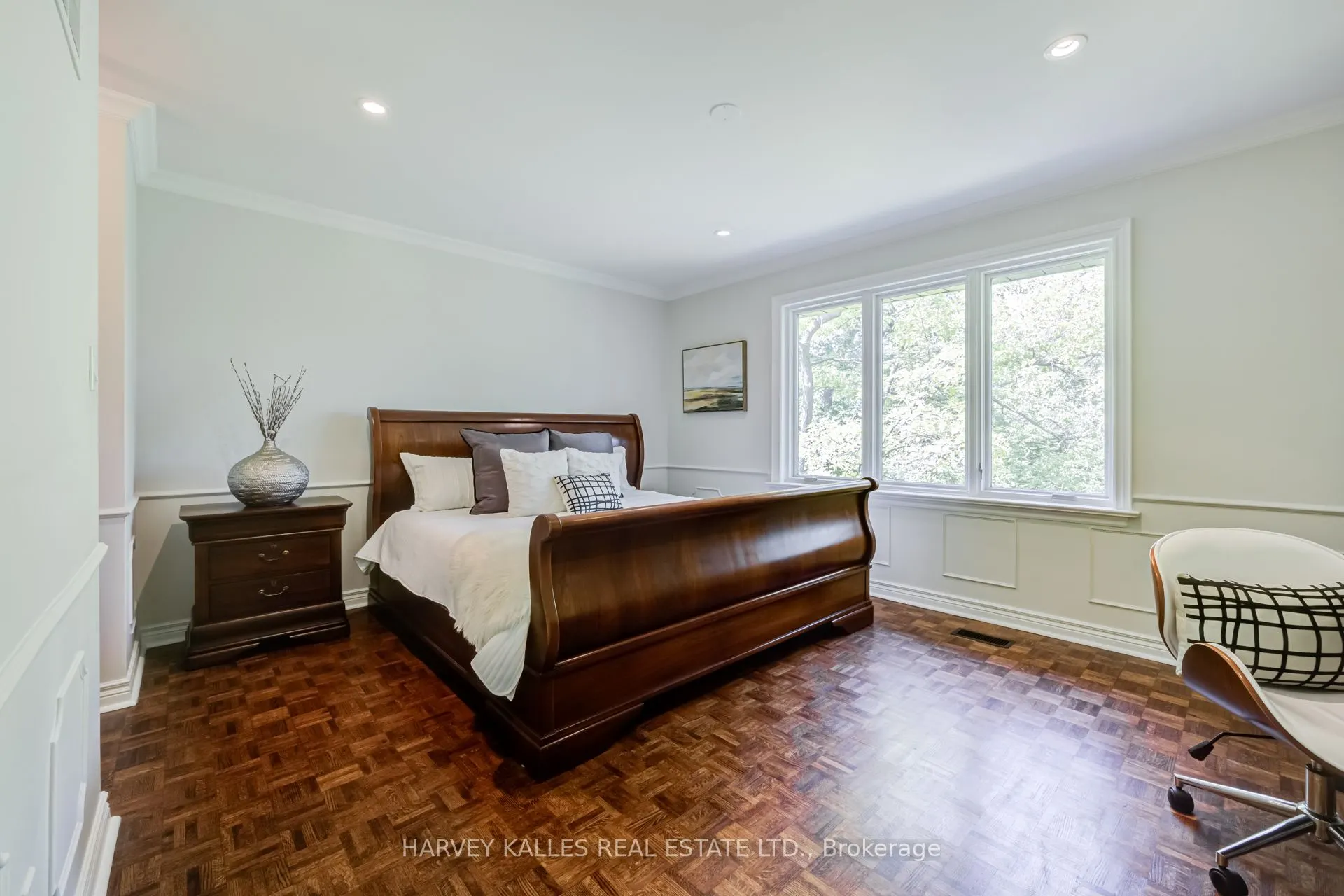 19 Ridgegate Crescent