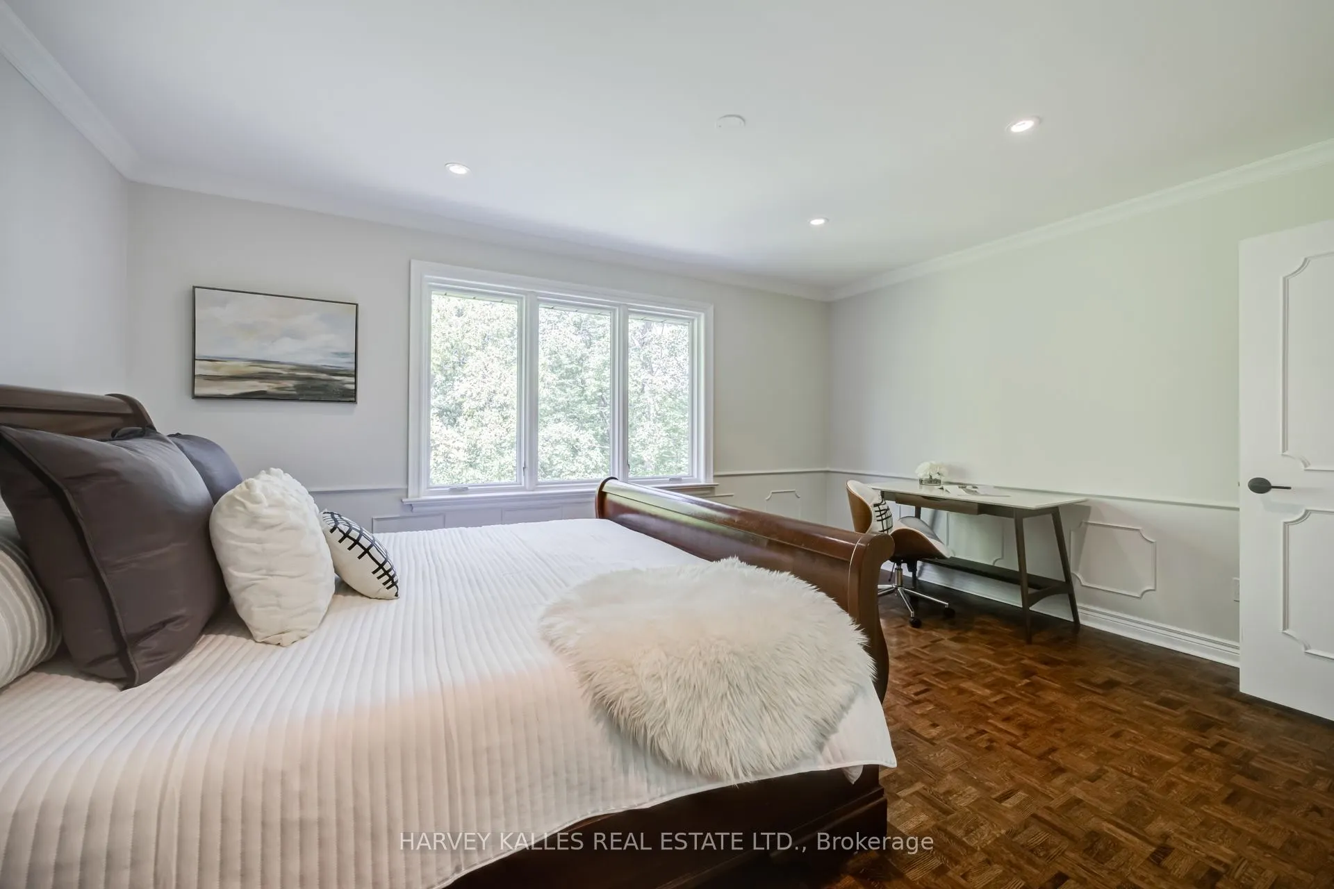 19 Ridgegate Crescent