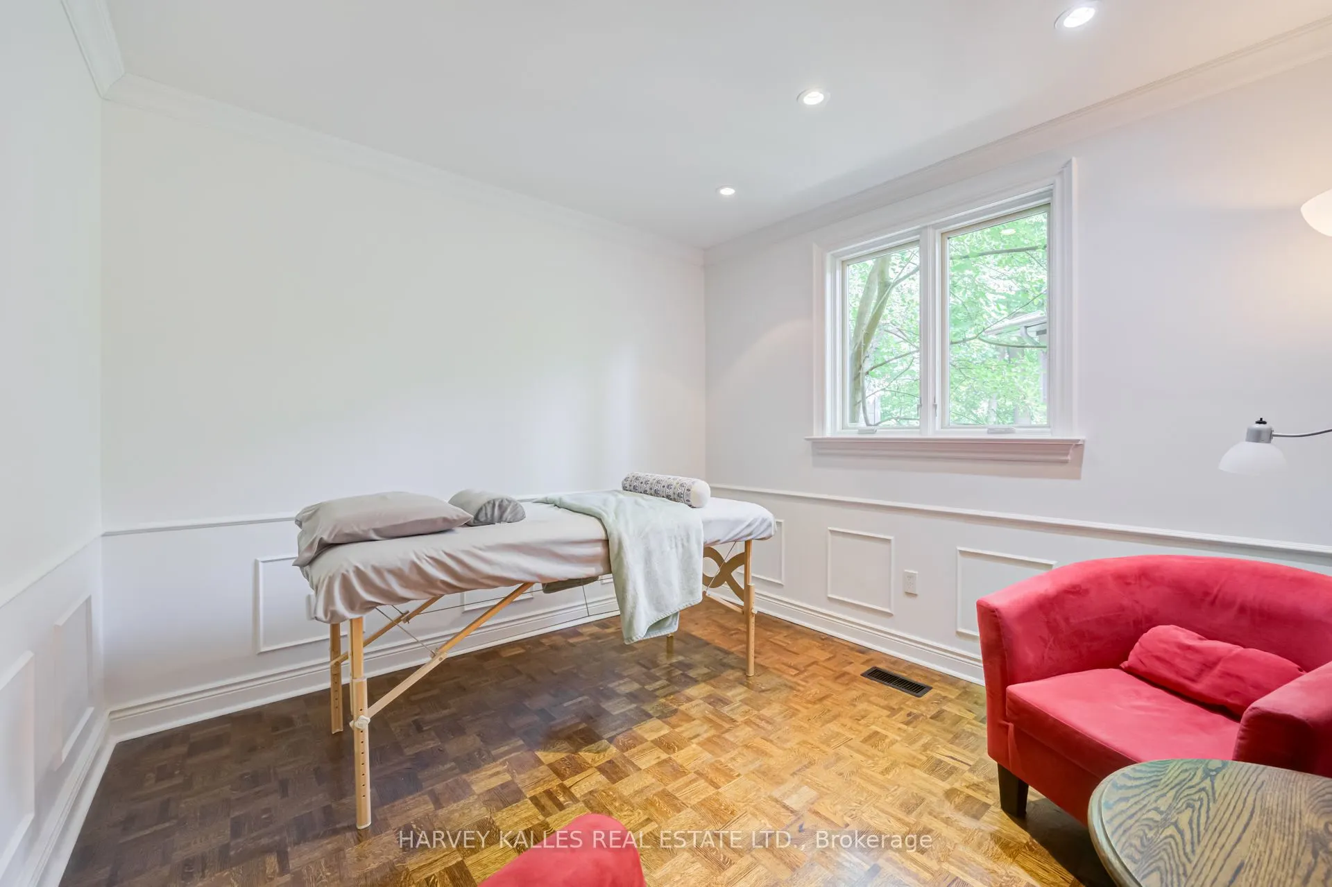 19 Ridgegate Crescent