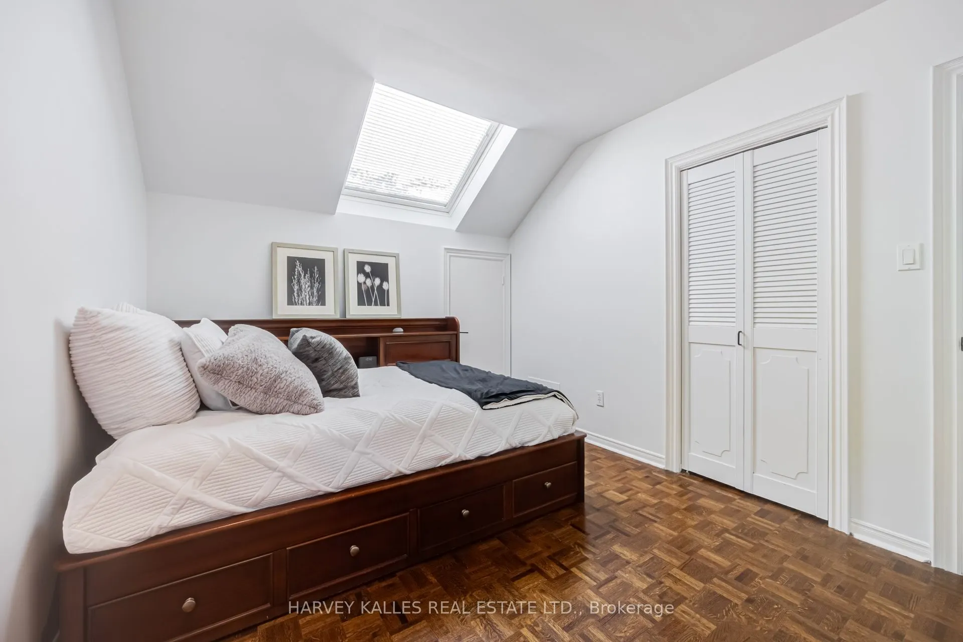 19 Ridgegate Crescent