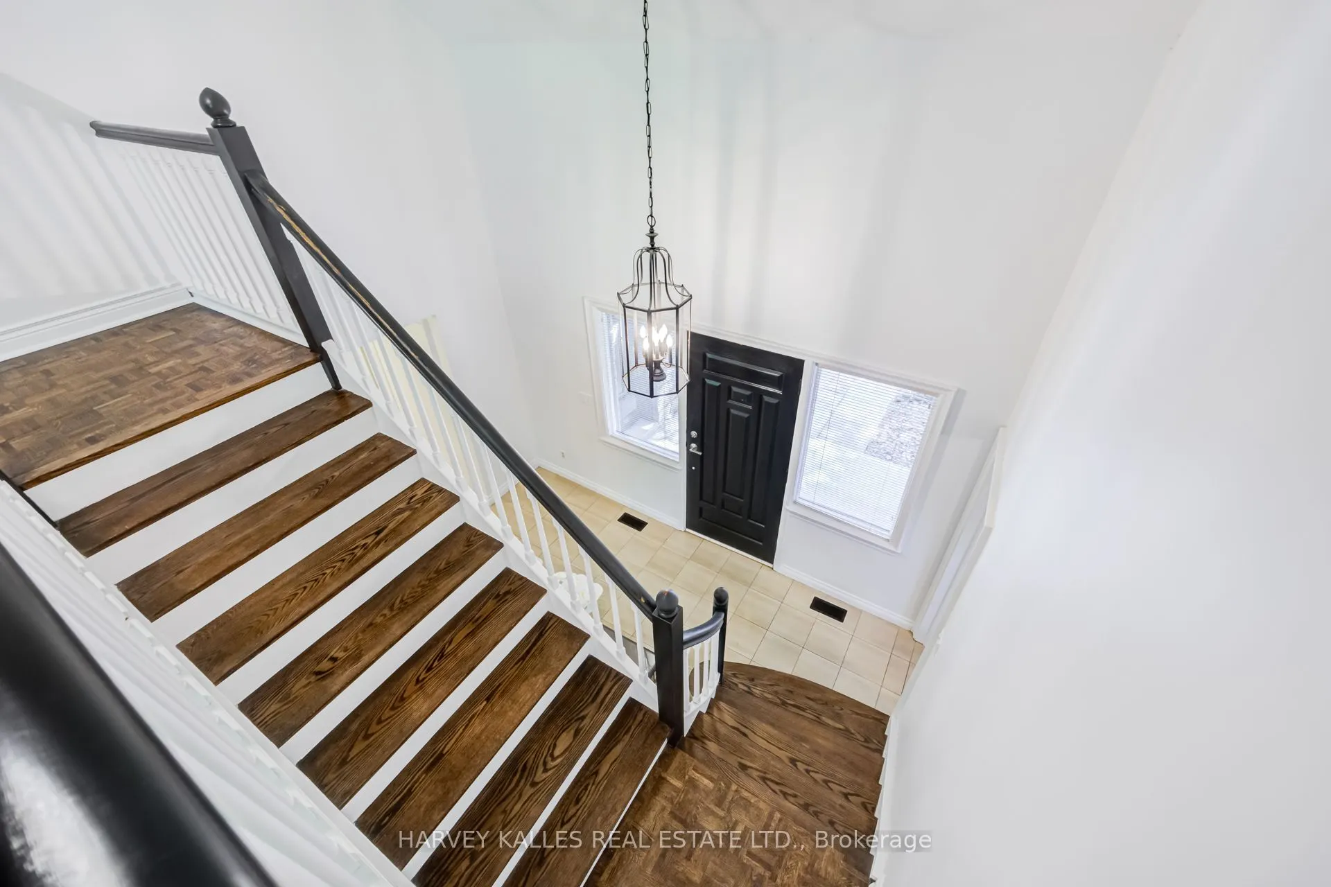 19 Ridgegate Crescent