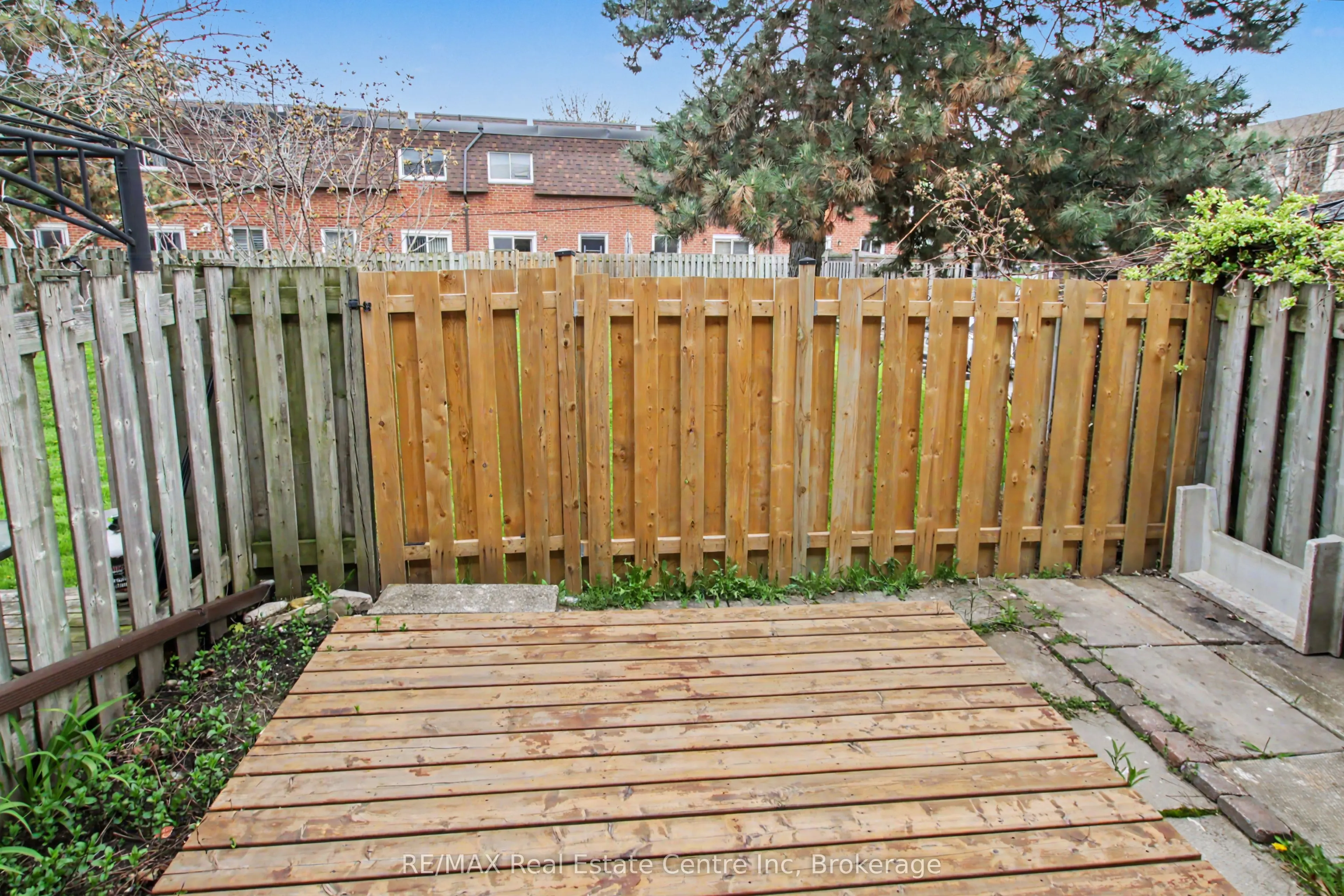 371 Bronte Street S #49