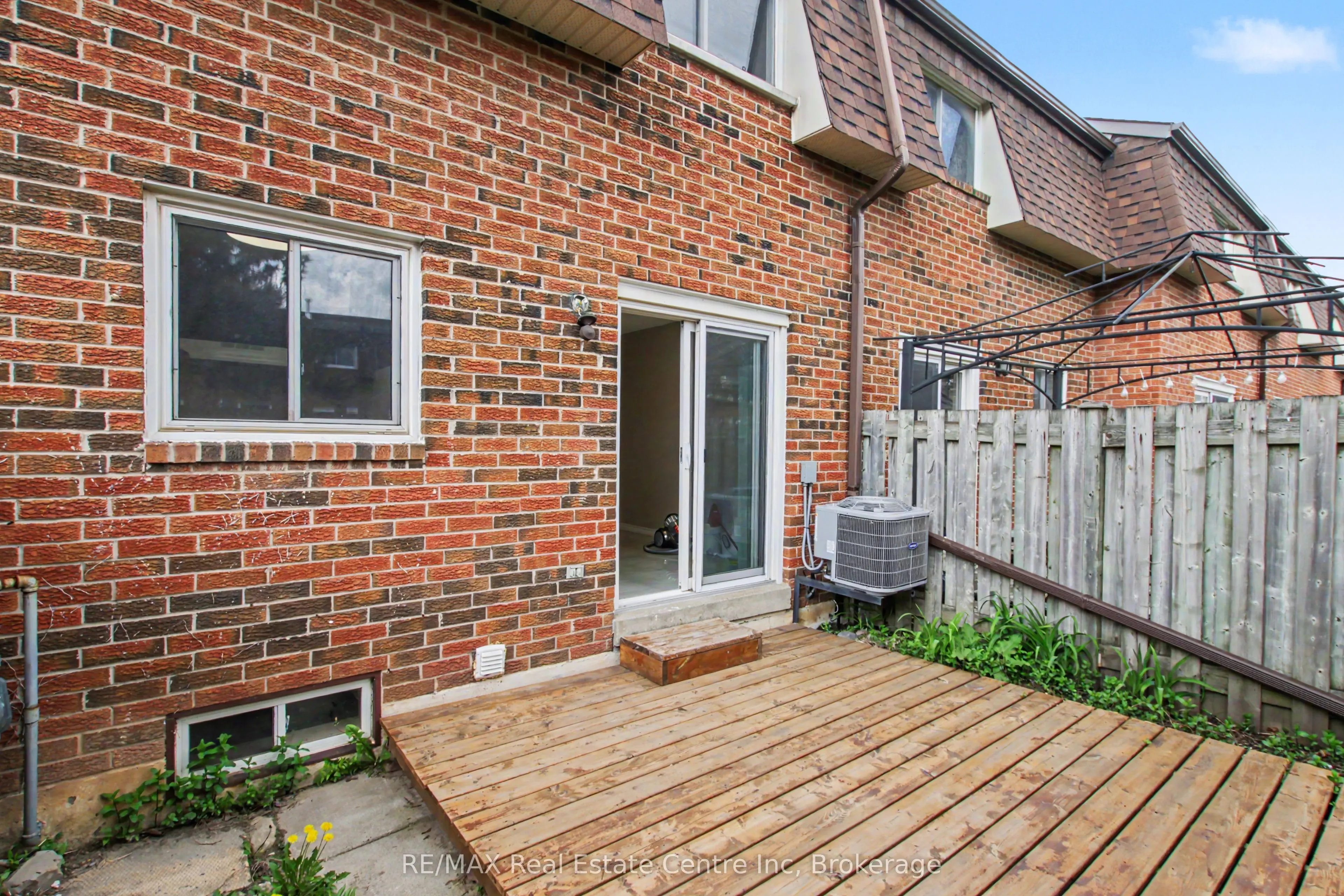 371 Bronte Street S #49