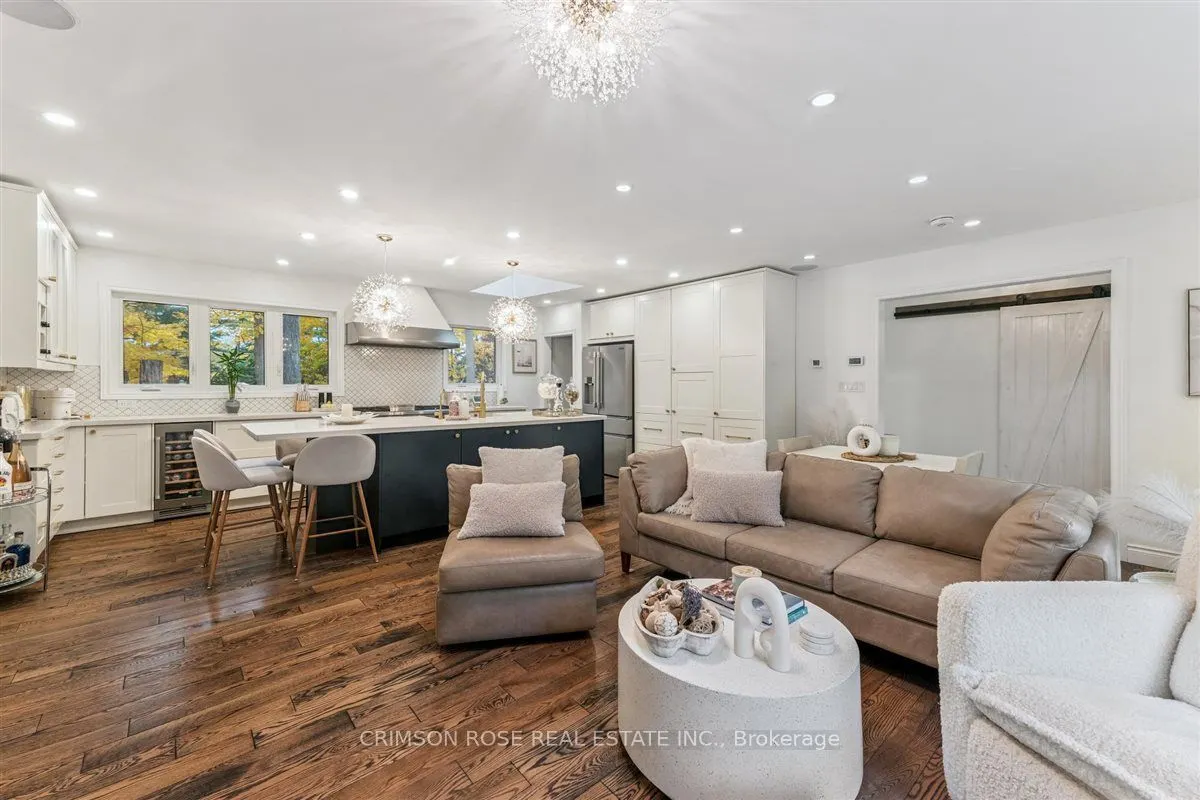 89 Holyrood Avenue