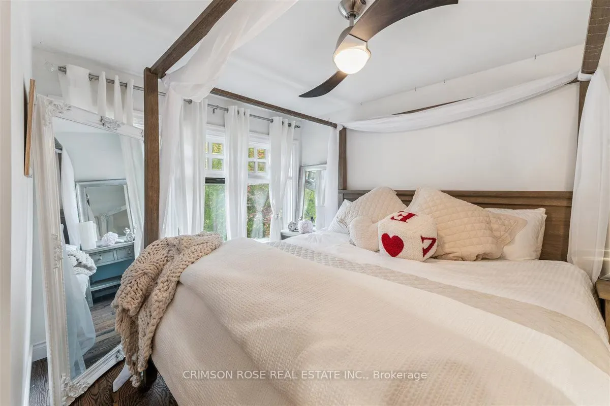 89 Holyrood Avenue