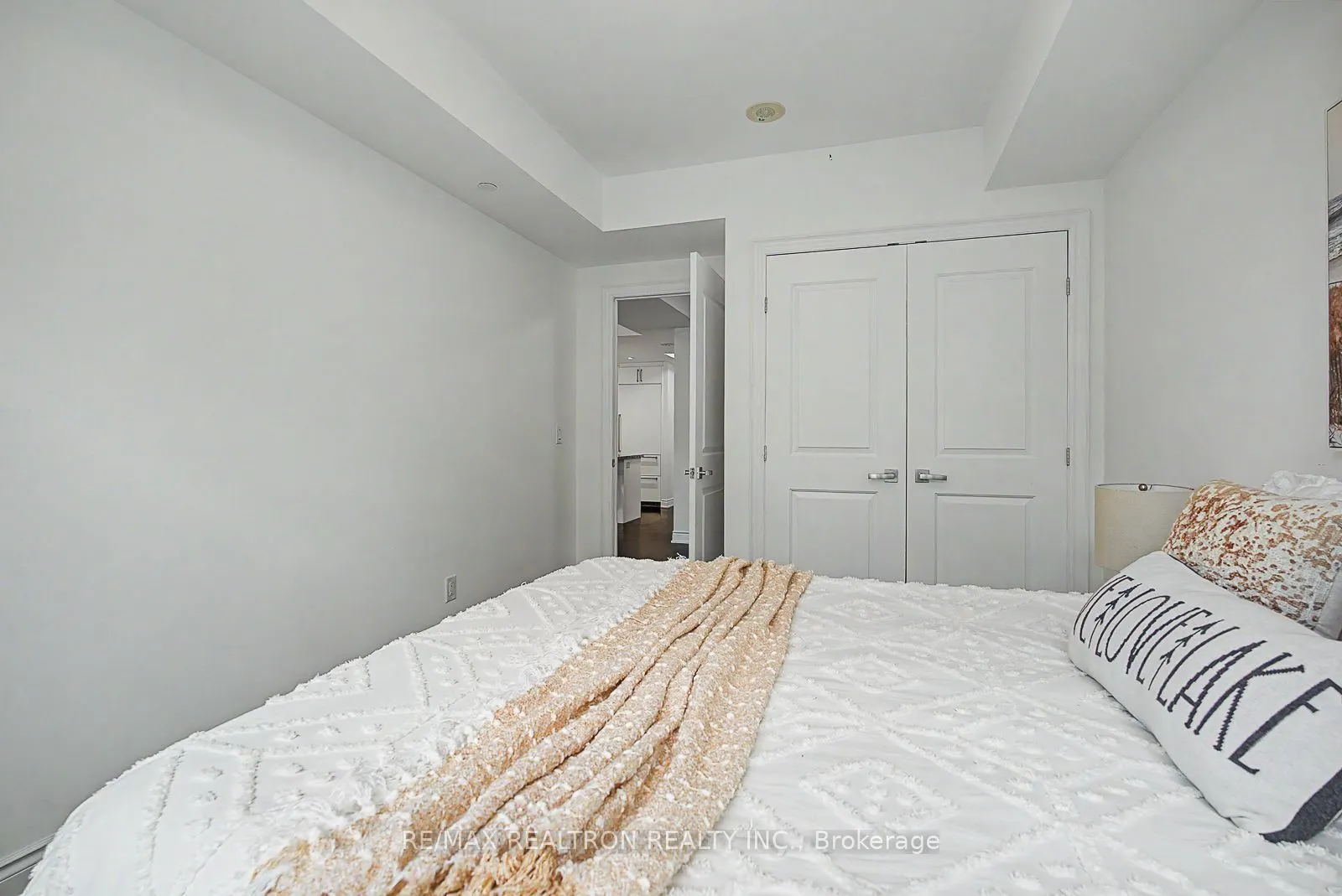 3500 Lakeshore Road W #229