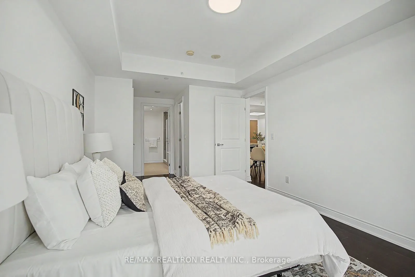 3500 Lakeshore Road W #229
