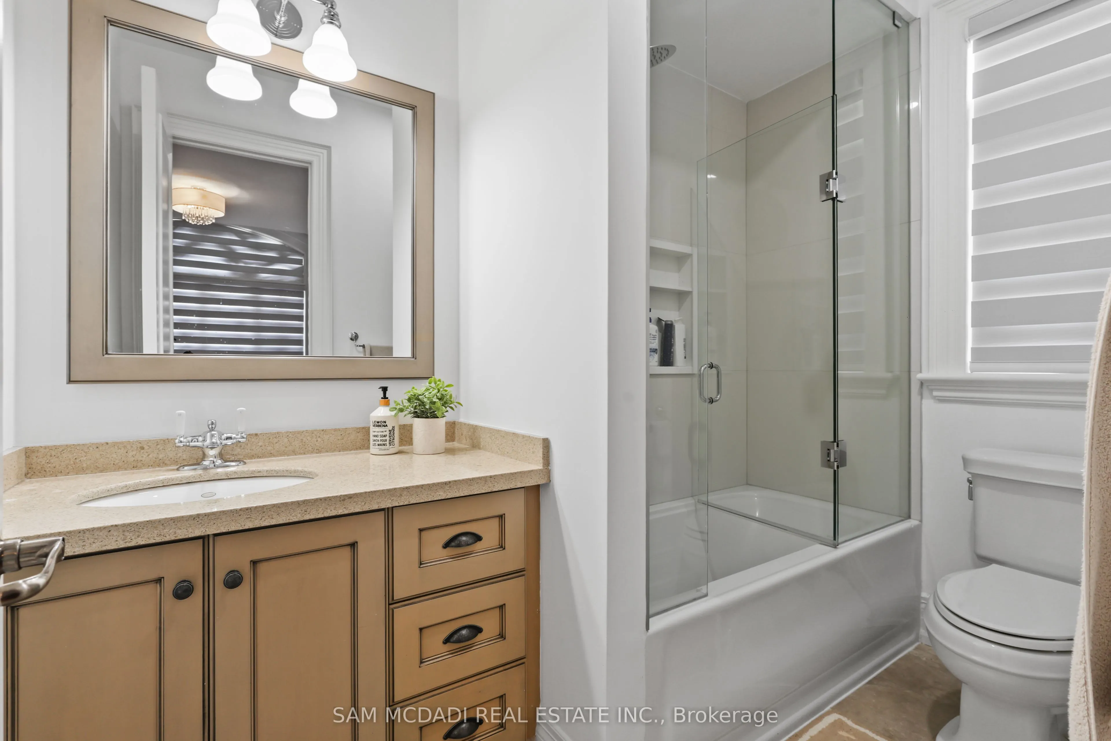 725 Queensway W
