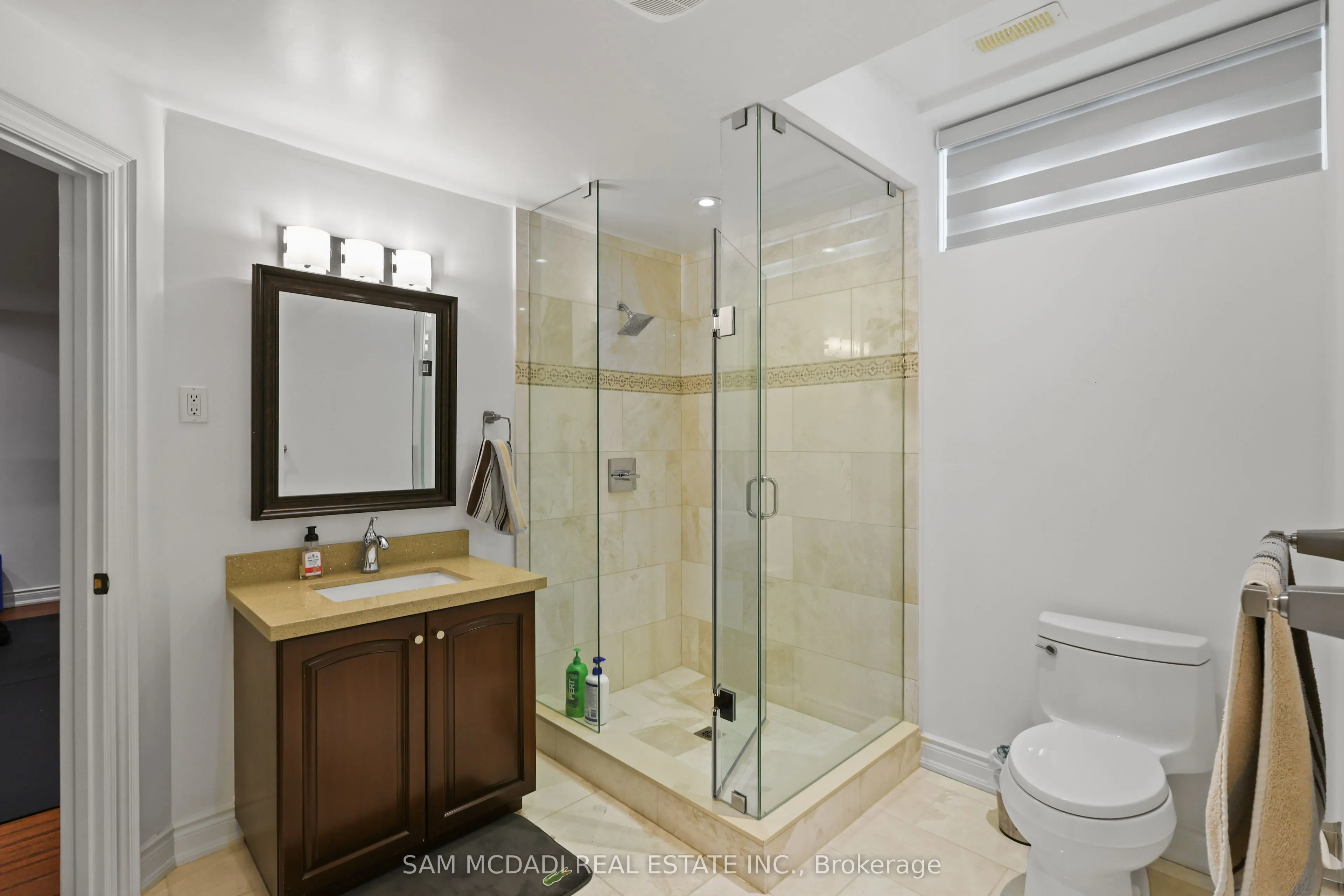 725 Queensway W