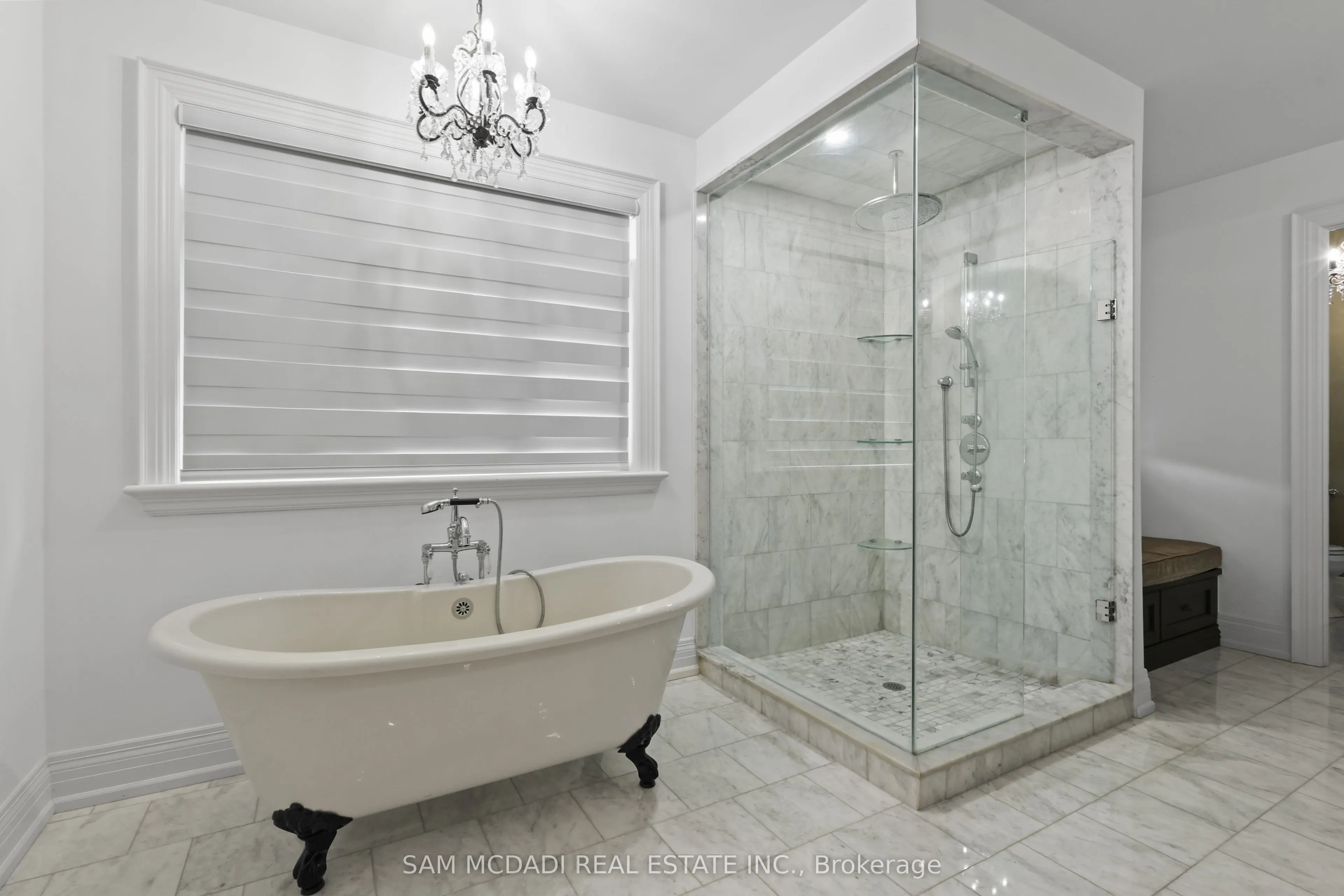 725 Queensway W