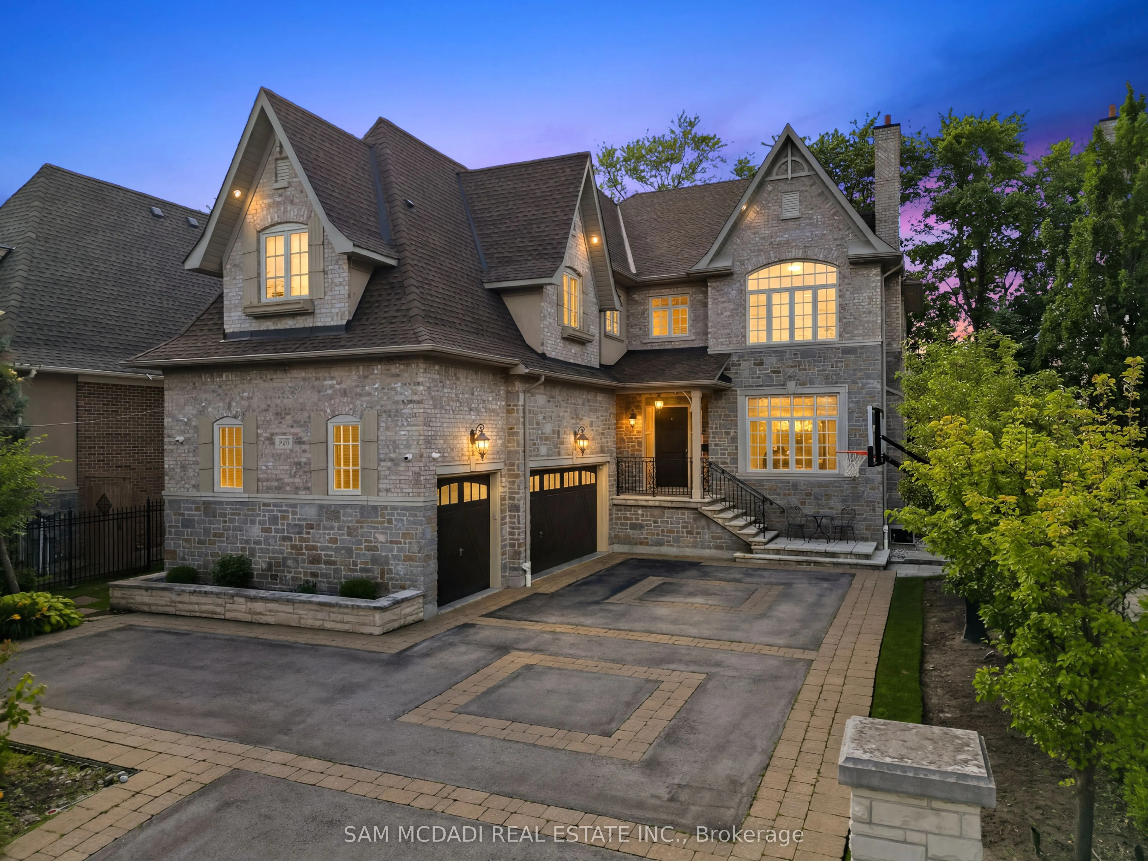 725 Queensway W